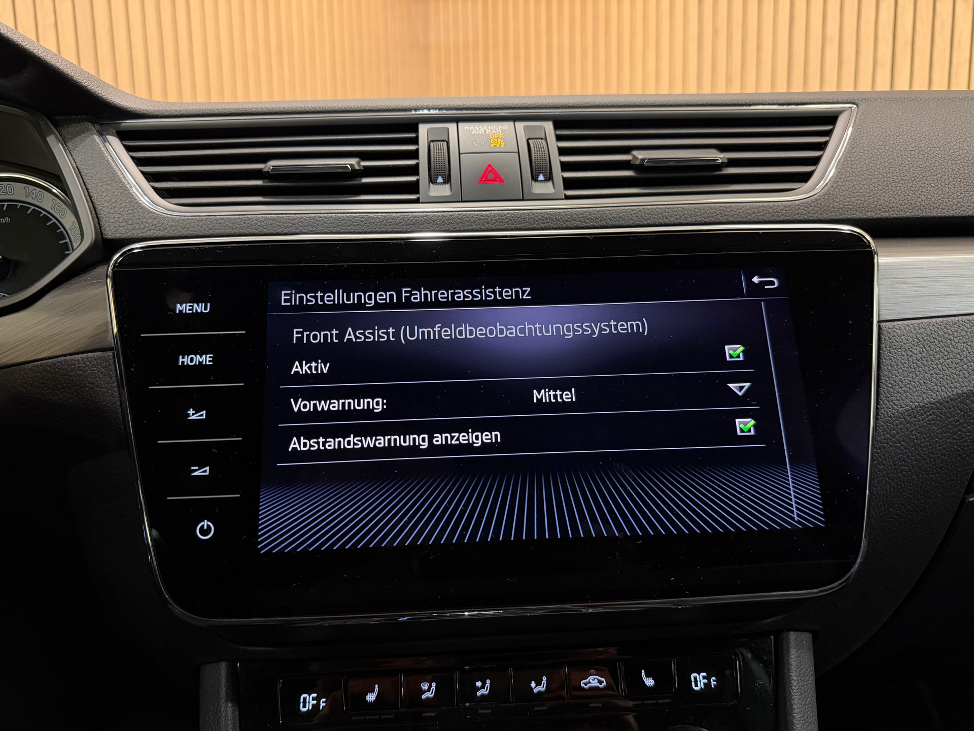 SKODA Superb Combi 1.6 TDI Style DSG-image-16