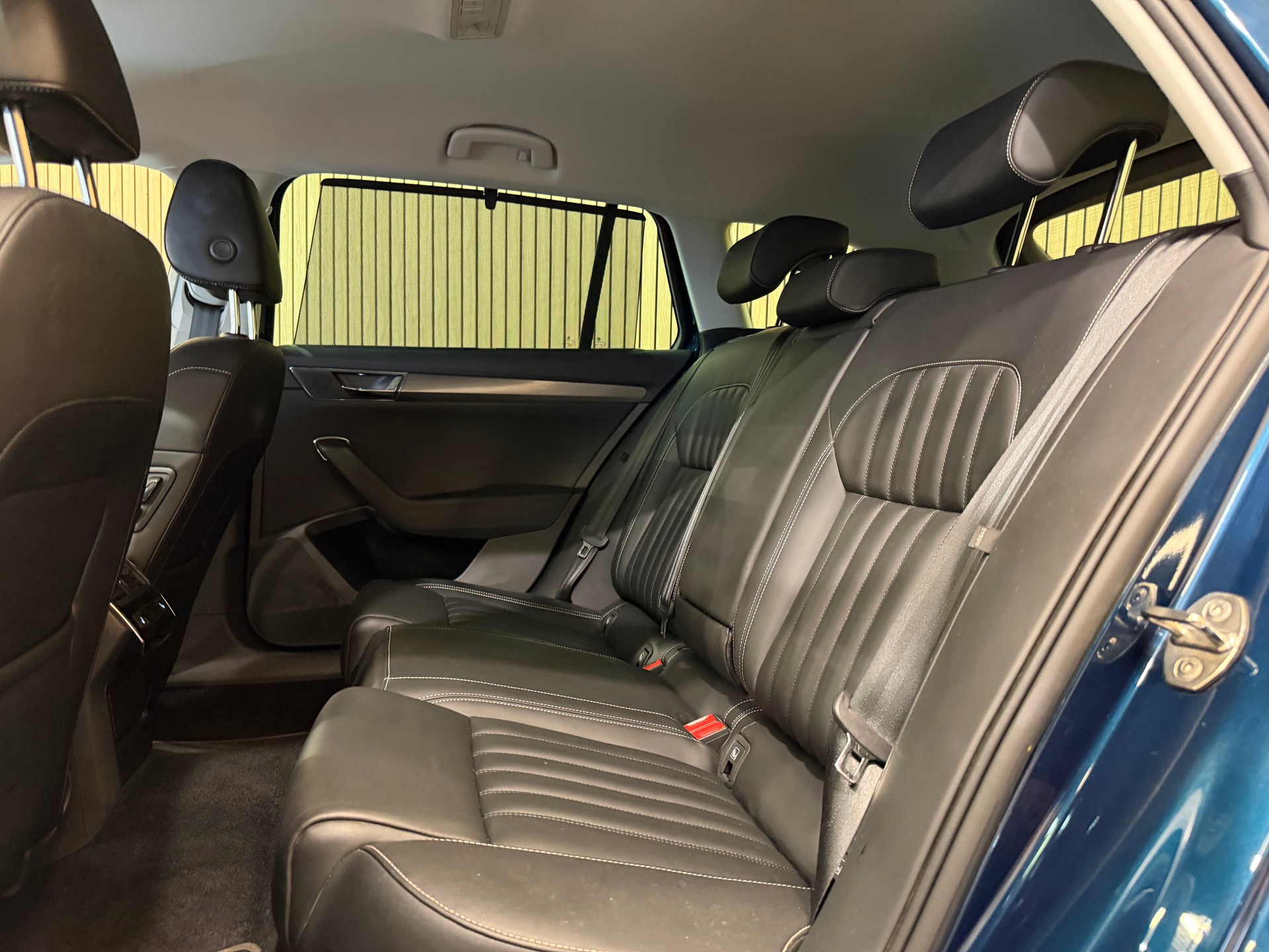 SKODA Superb Combi 1.6 TDI Style DSG-image-7