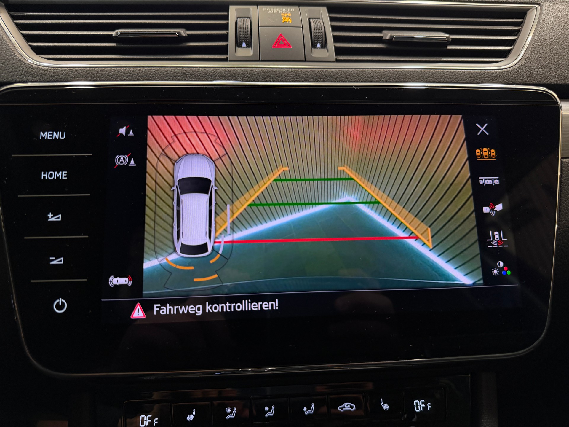 SKODA Superb Combi 1.6 TDI Style DSG-image-17
