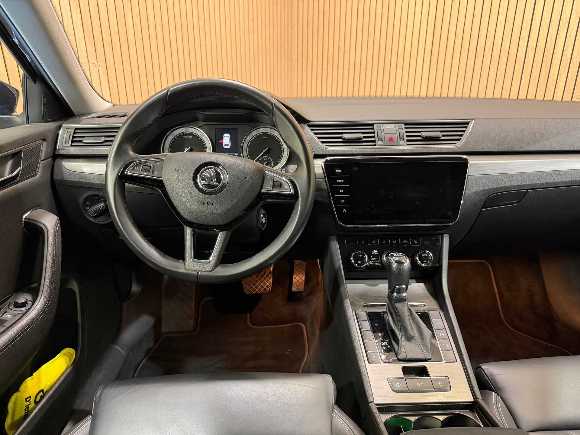 SKODA Superb Combi 1.6 TDI Style DSG-image-15