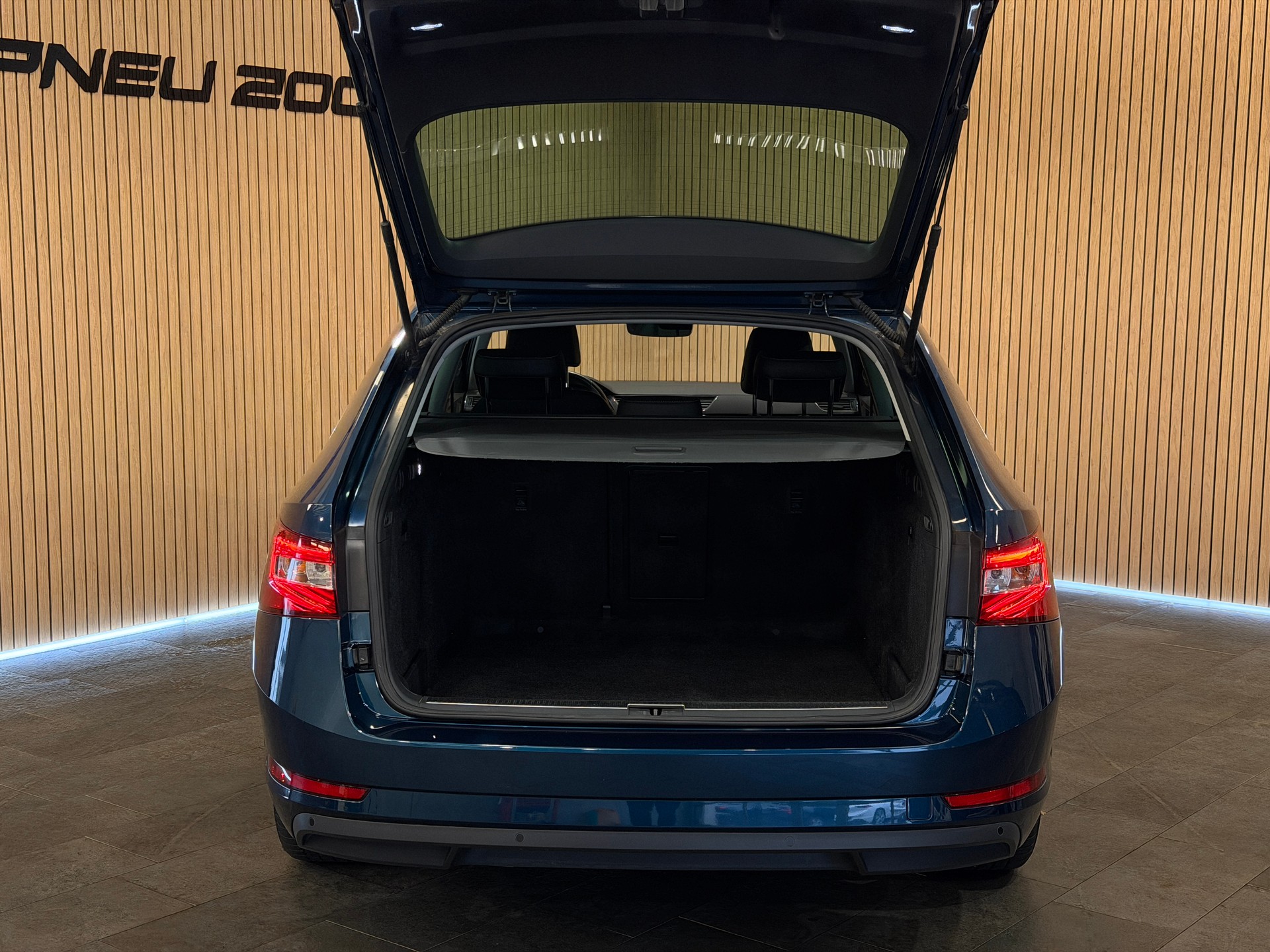SKODA Superb Combi 1.6 TDI Style DSG-image-4