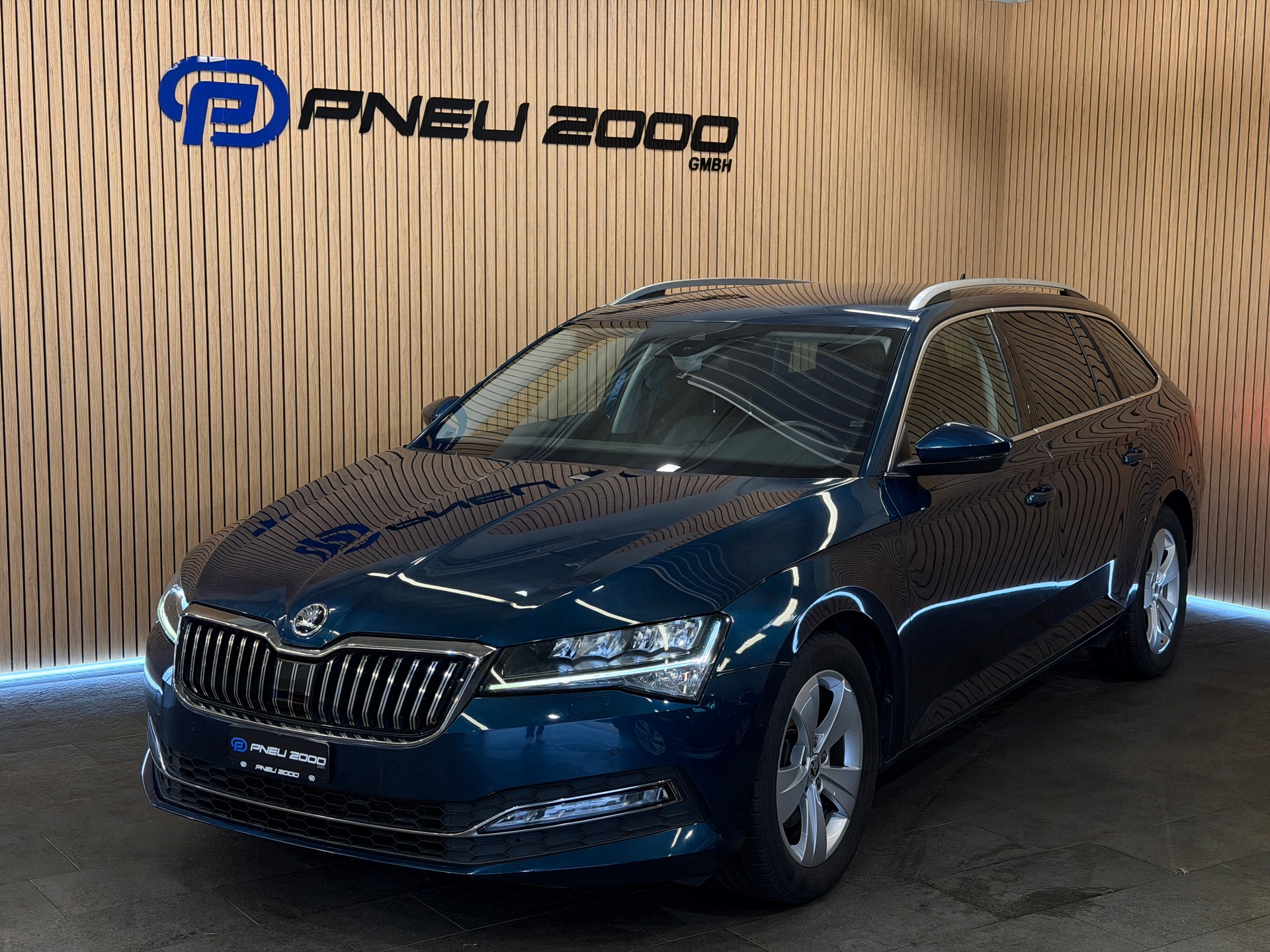 SKODA Superb Combi 1.6 TDI Style DSG-image-0