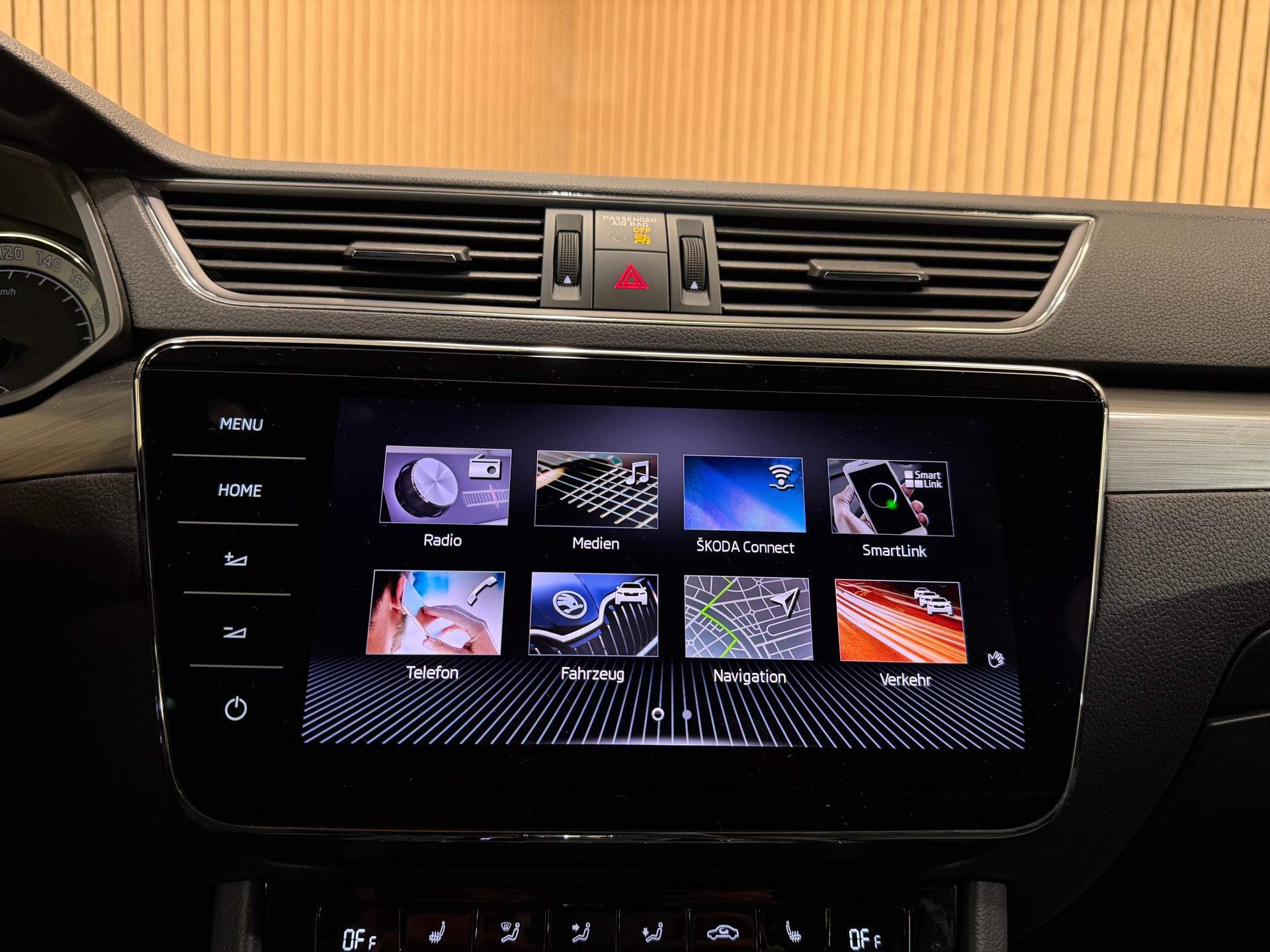 SKODA Superb Combi 1.6 TDI Style DSG-image-12