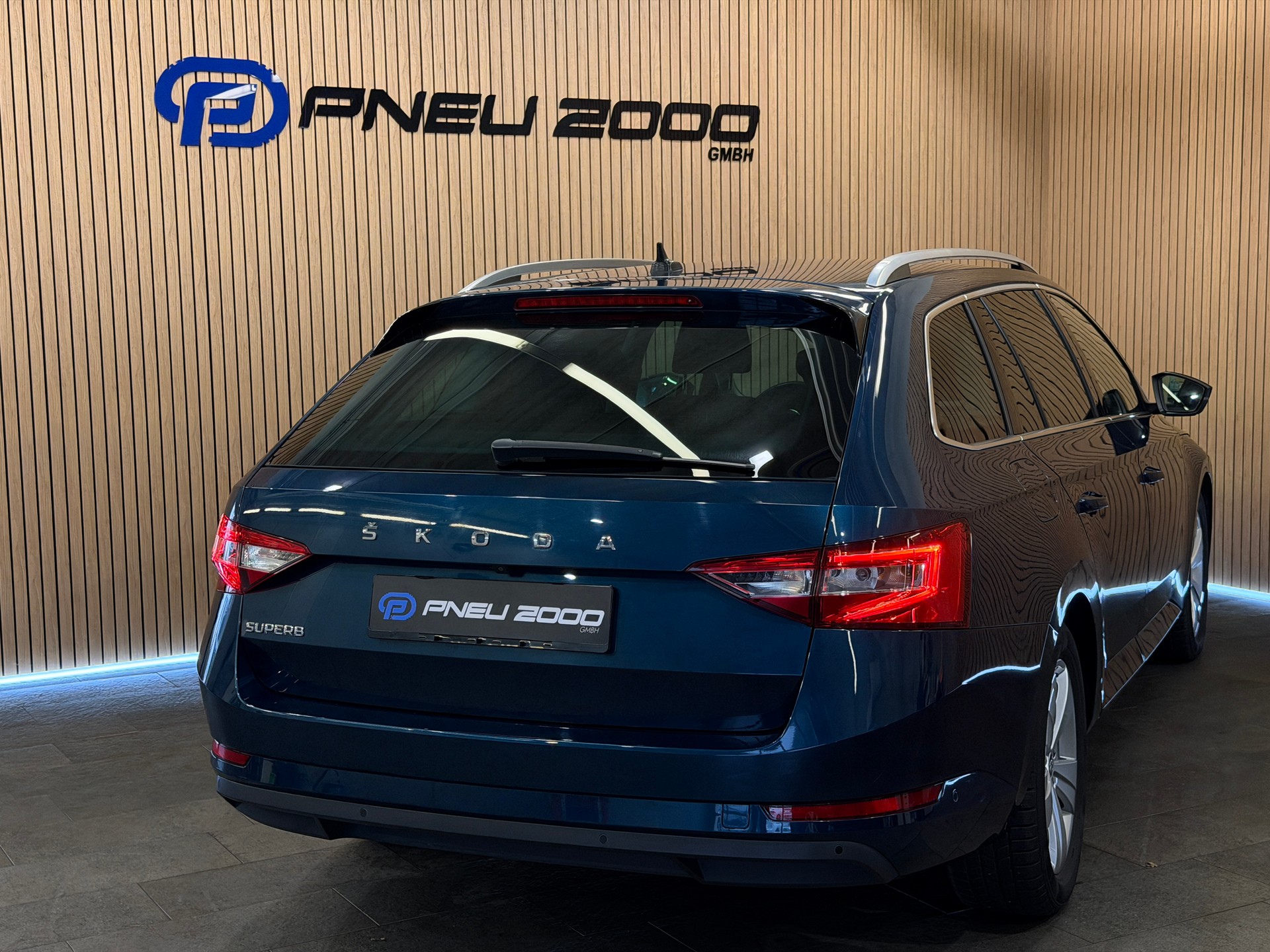 SKODA Superb Combi 1.6 TDI Style DSG-image-2