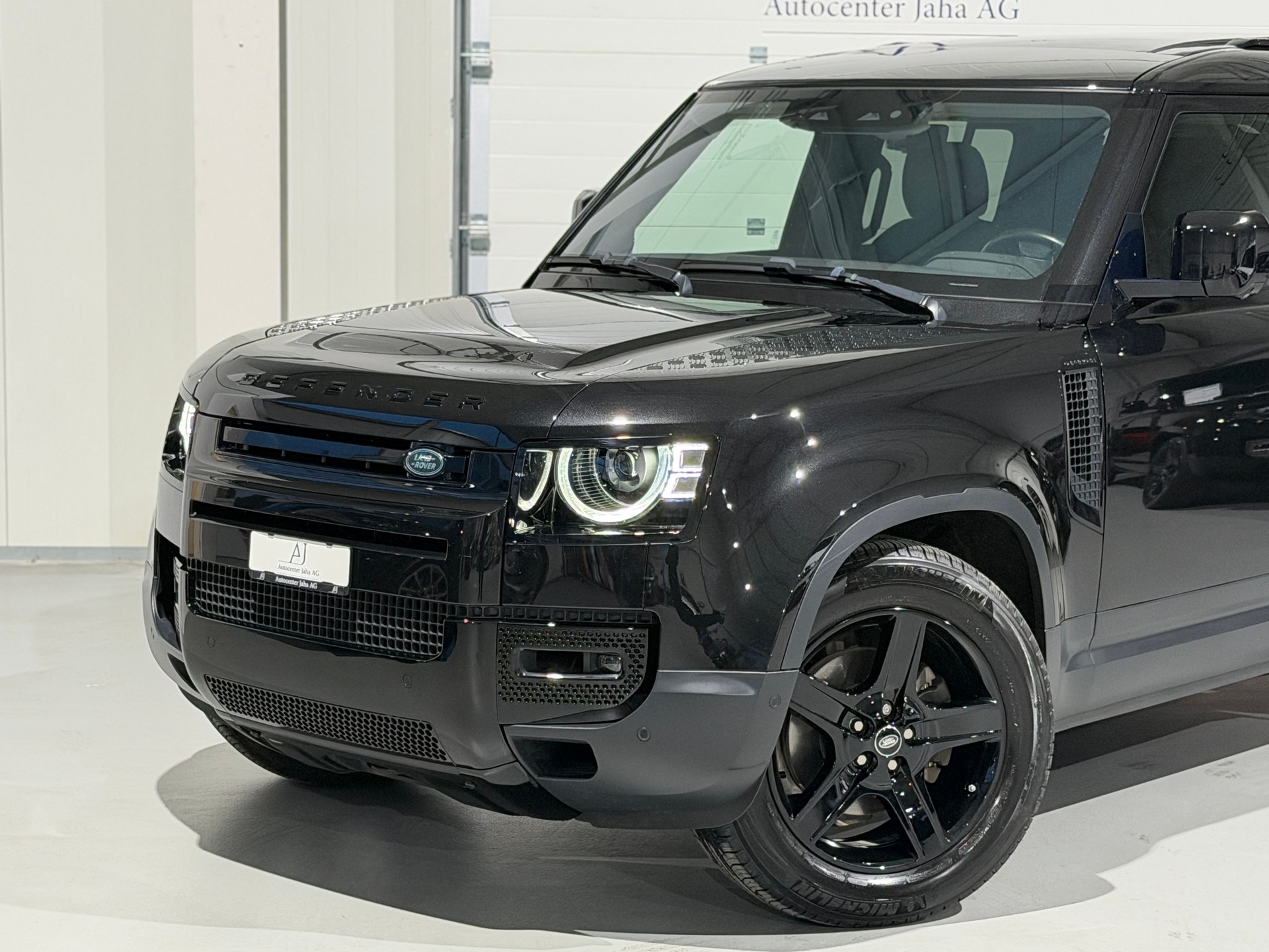 LAND ROVER Defender 110 P300 Si4 HSE AT8 (CH) / AHK 3500KG / 7 Plätzer-showroom-element-1