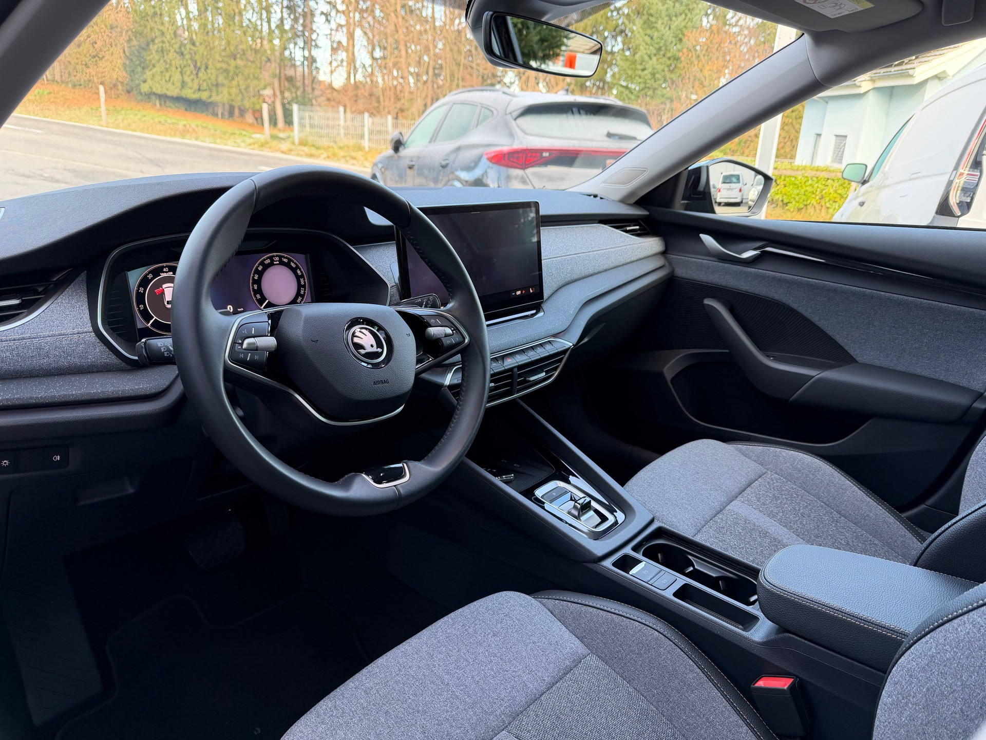 SKODA Octavia Combi 2.0 TDI DSG Selection-image-11