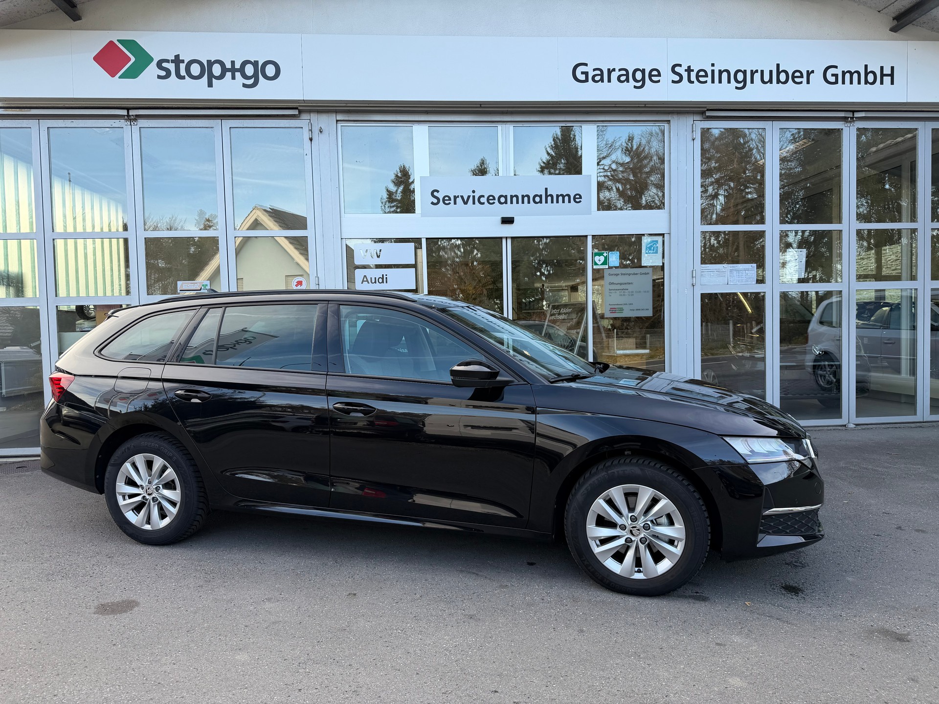 SKODA Octavia Combi 2.0 TDI DSG Selection-showroom-element-3