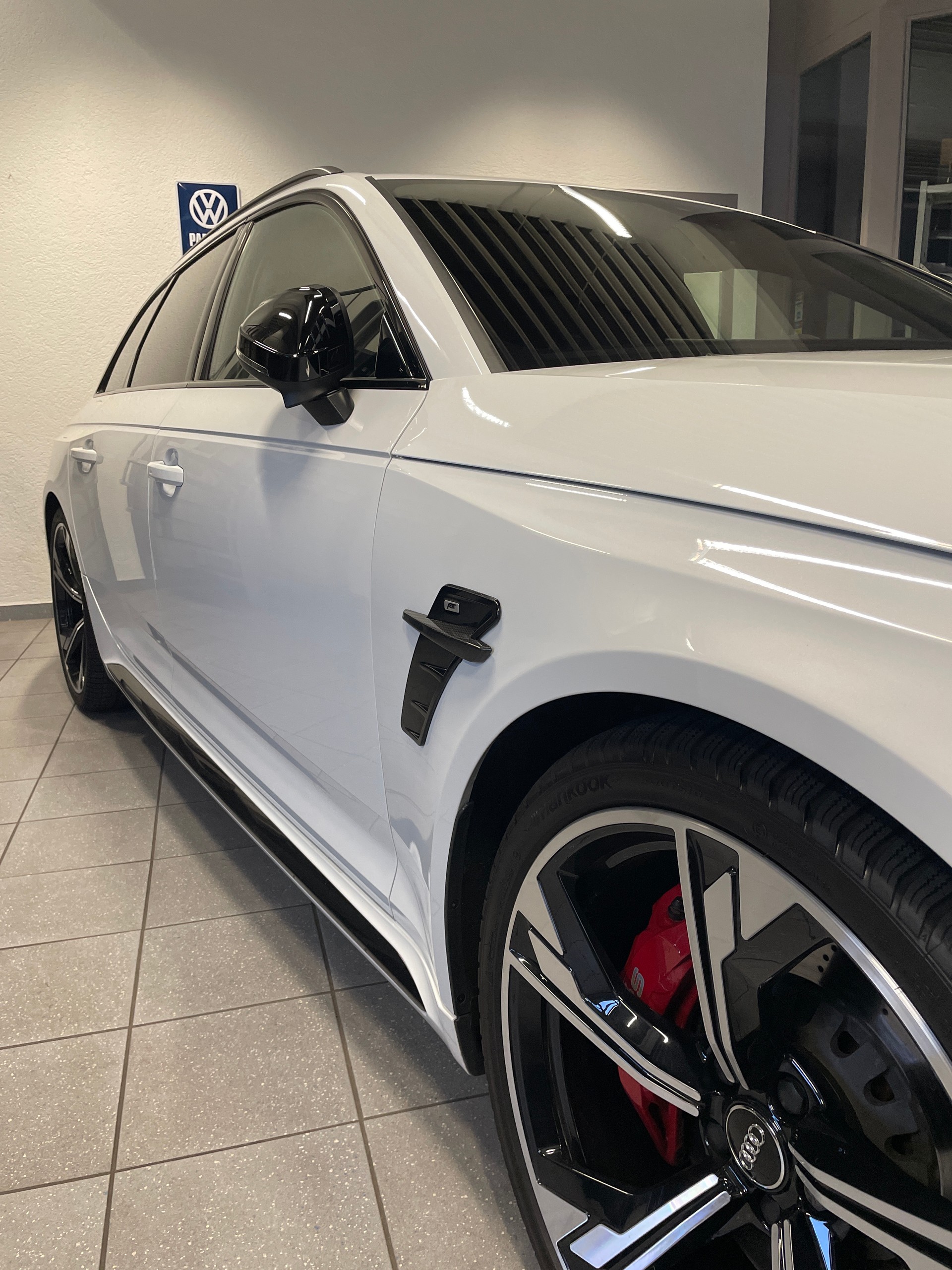 AUDI RS4 Avant quattro tiptronic-image-1
