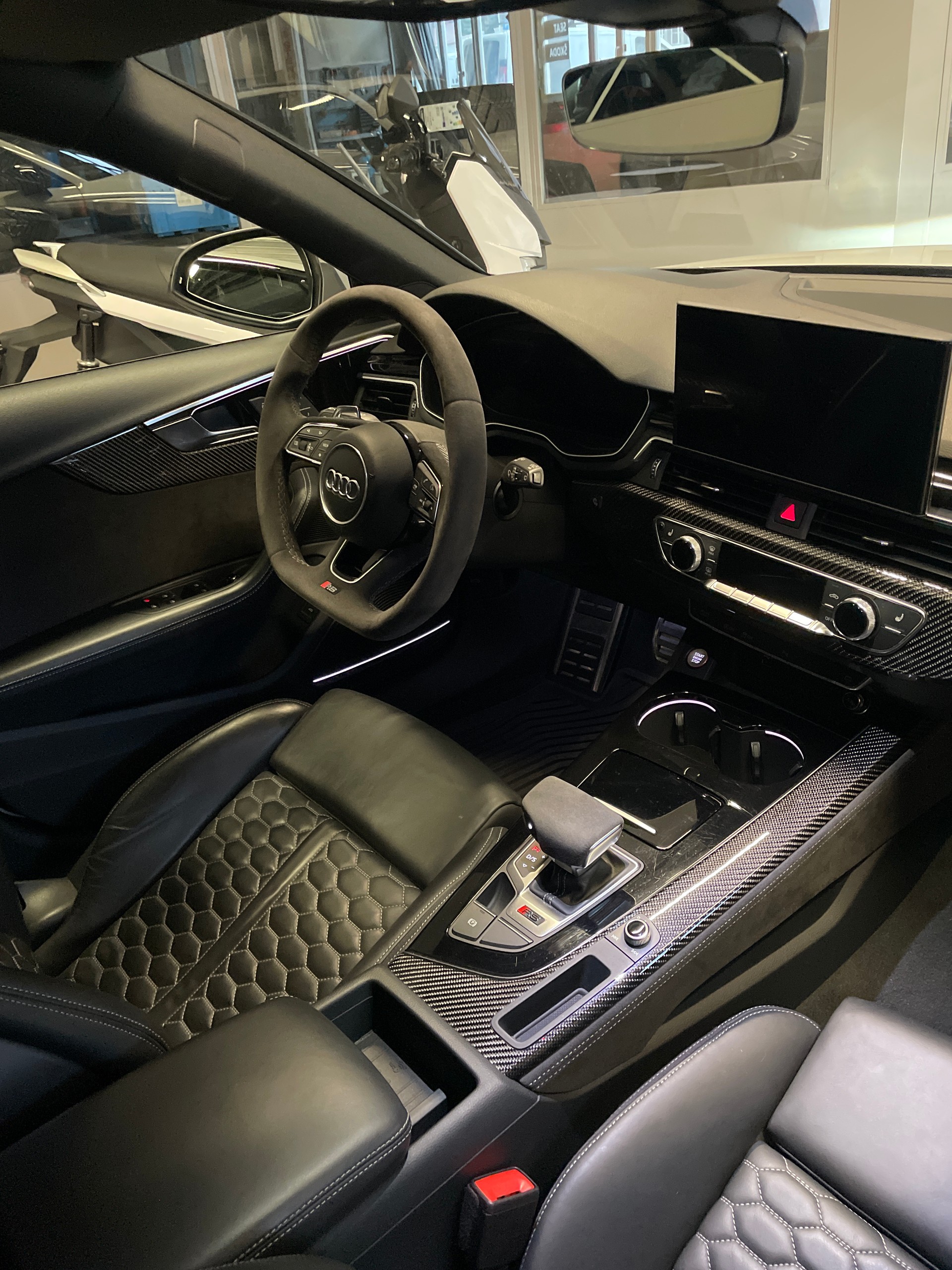 AUDI RS4 Avant quattro tiptronic-image-2
