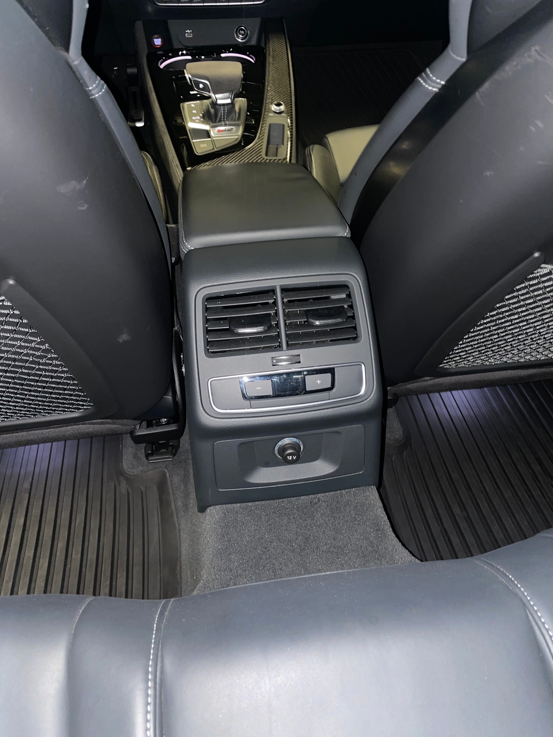 AUDI RS4 Avant quattro tiptronic-image-8