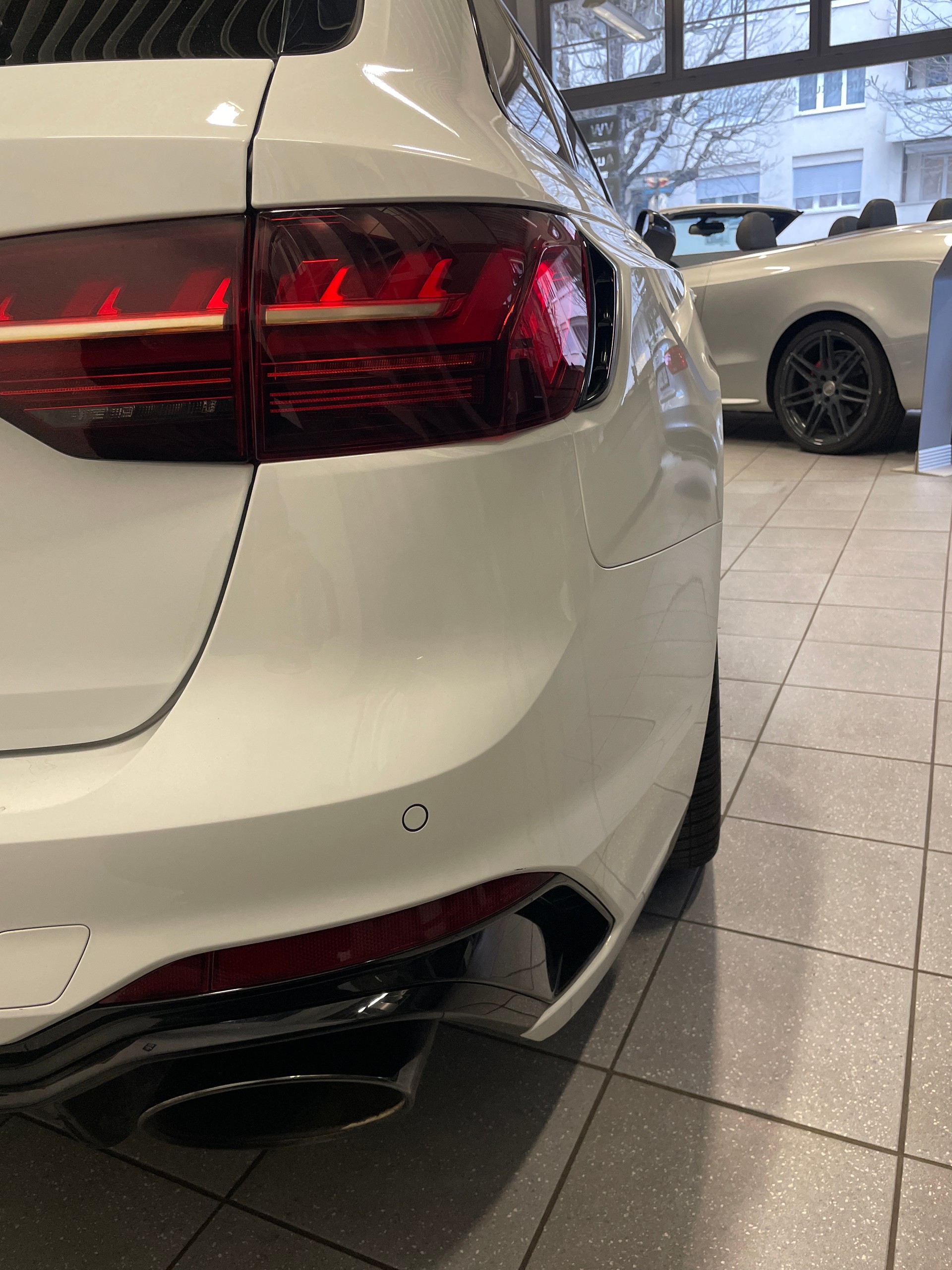 AUDI RS4 Avant quattro tiptronic-image-11