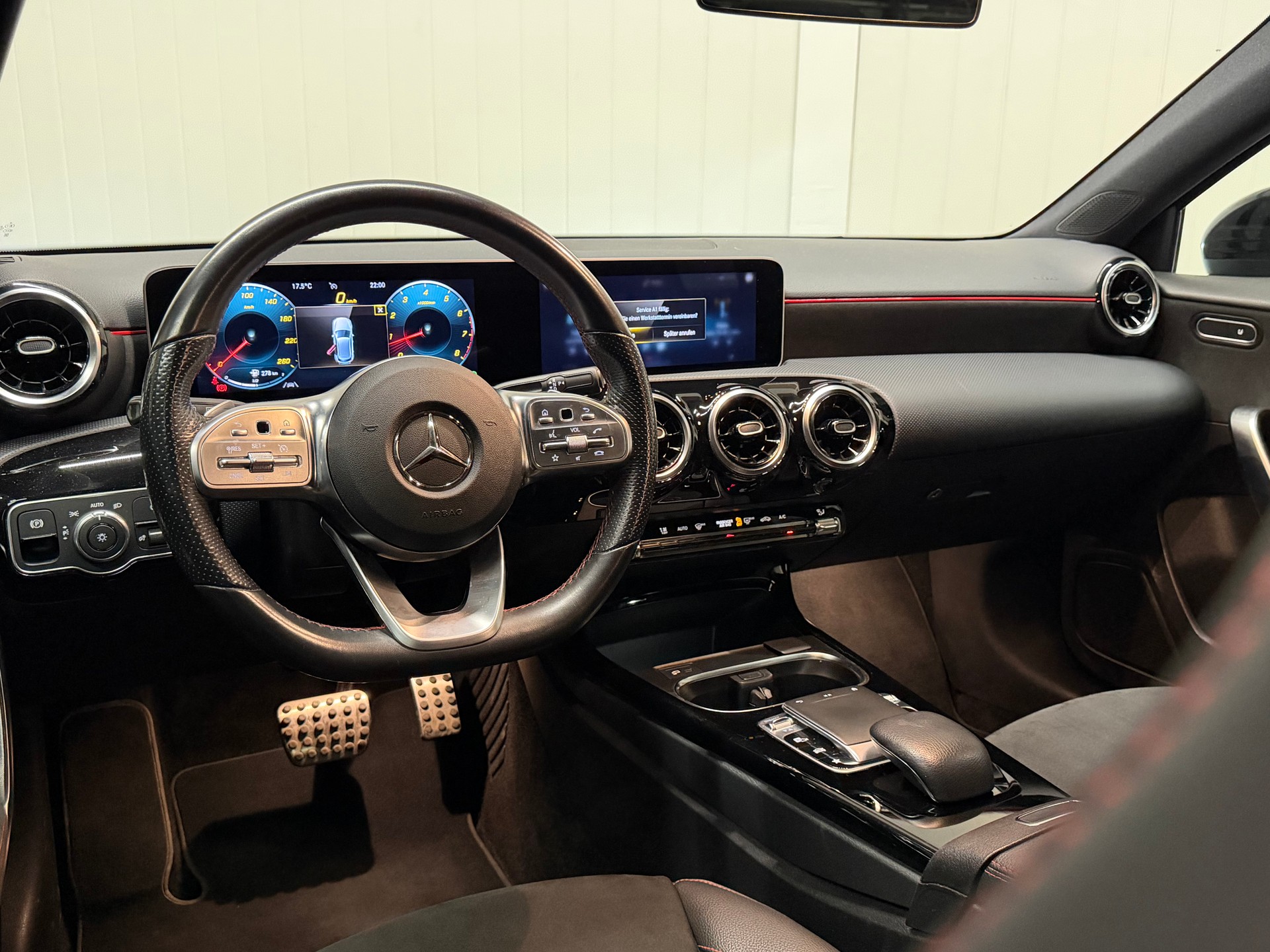 MERCEDES-BENZ A 250 AMG Line 7G-DCT-image-10