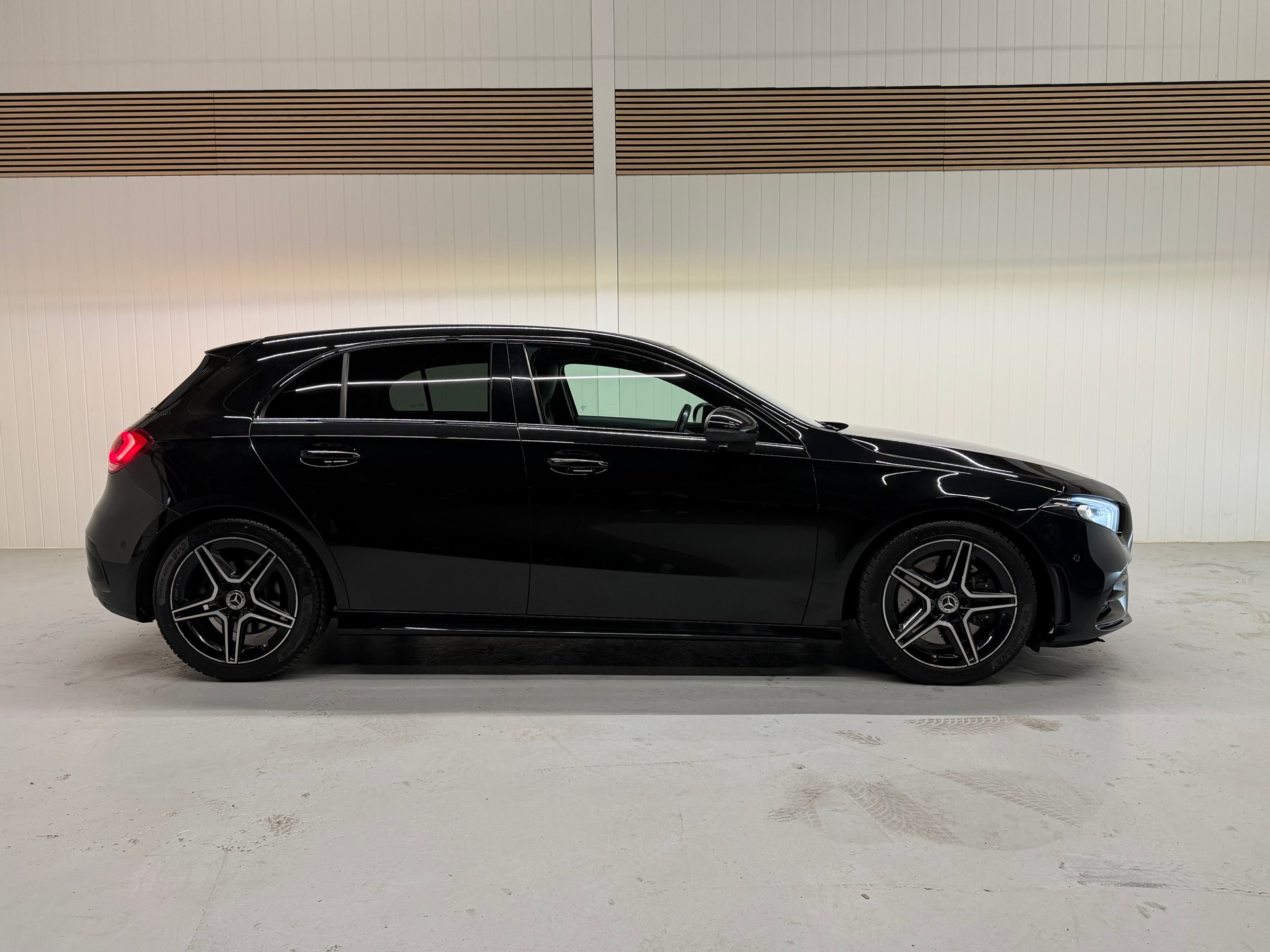 MERCEDES-BENZ A 250 AMG Line 7G-DCT-image-5