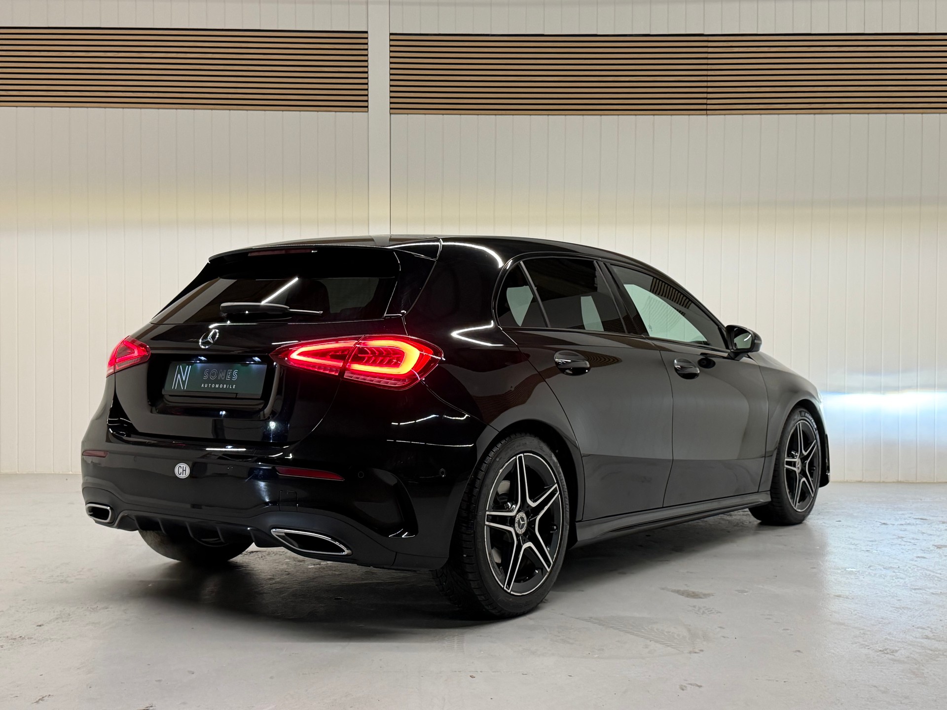 MERCEDES-BENZ A 250 AMG Line 7G-DCT-image-4