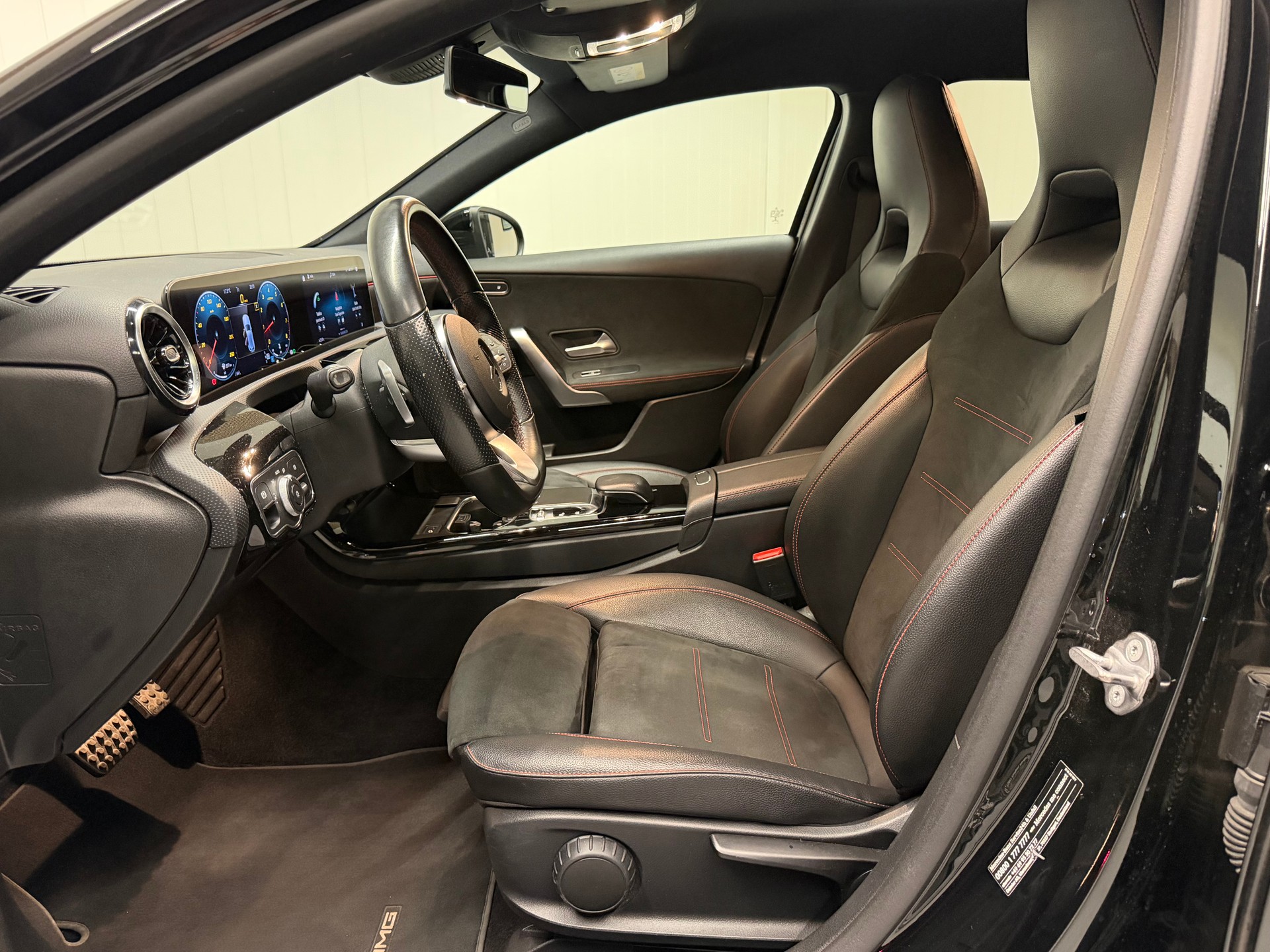 MERCEDES-BENZ A 250 AMG Line 7G-DCT-image-13