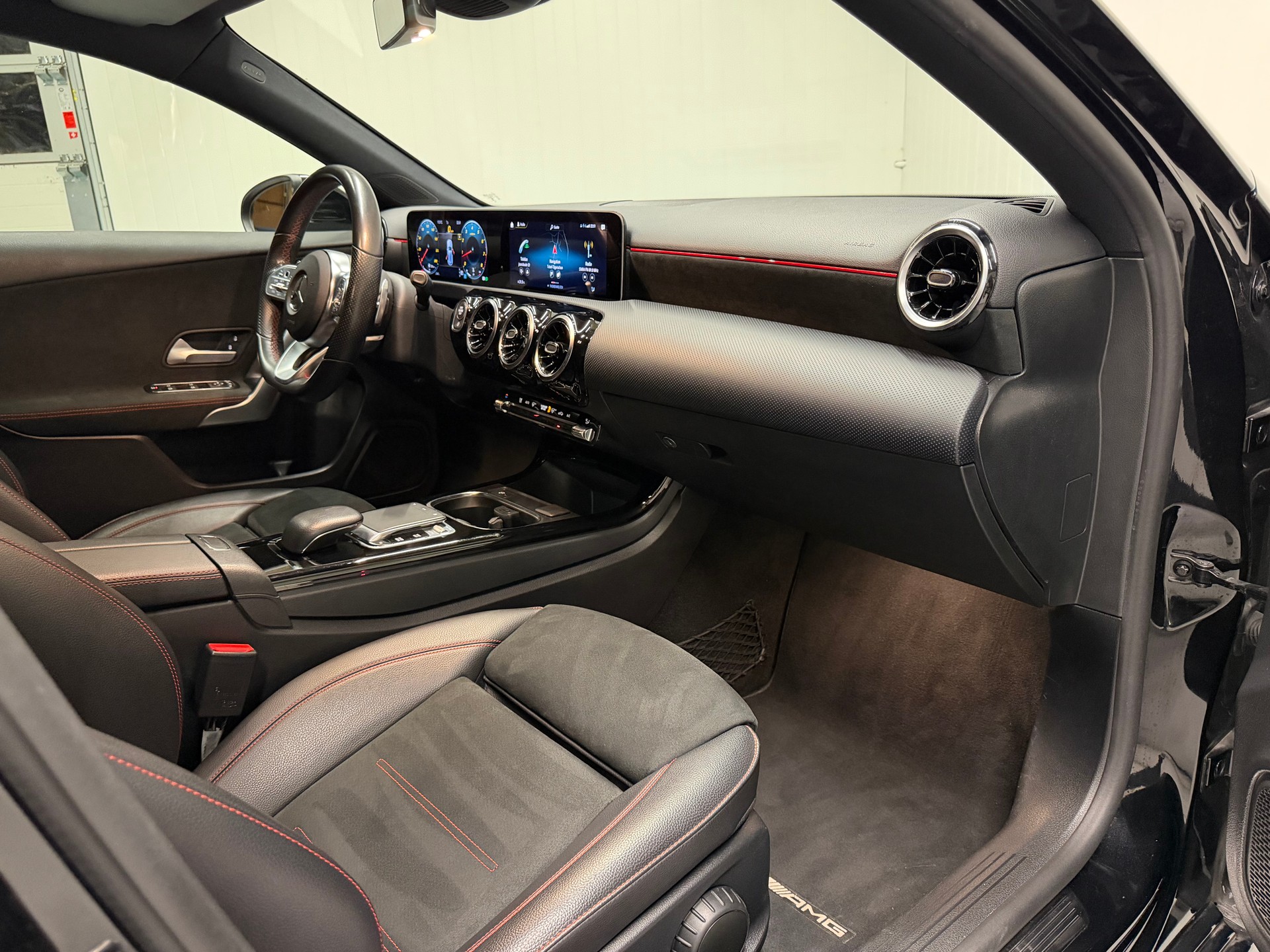 MERCEDES-BENZ A 250 AMG Line 7G-DCT-image-12