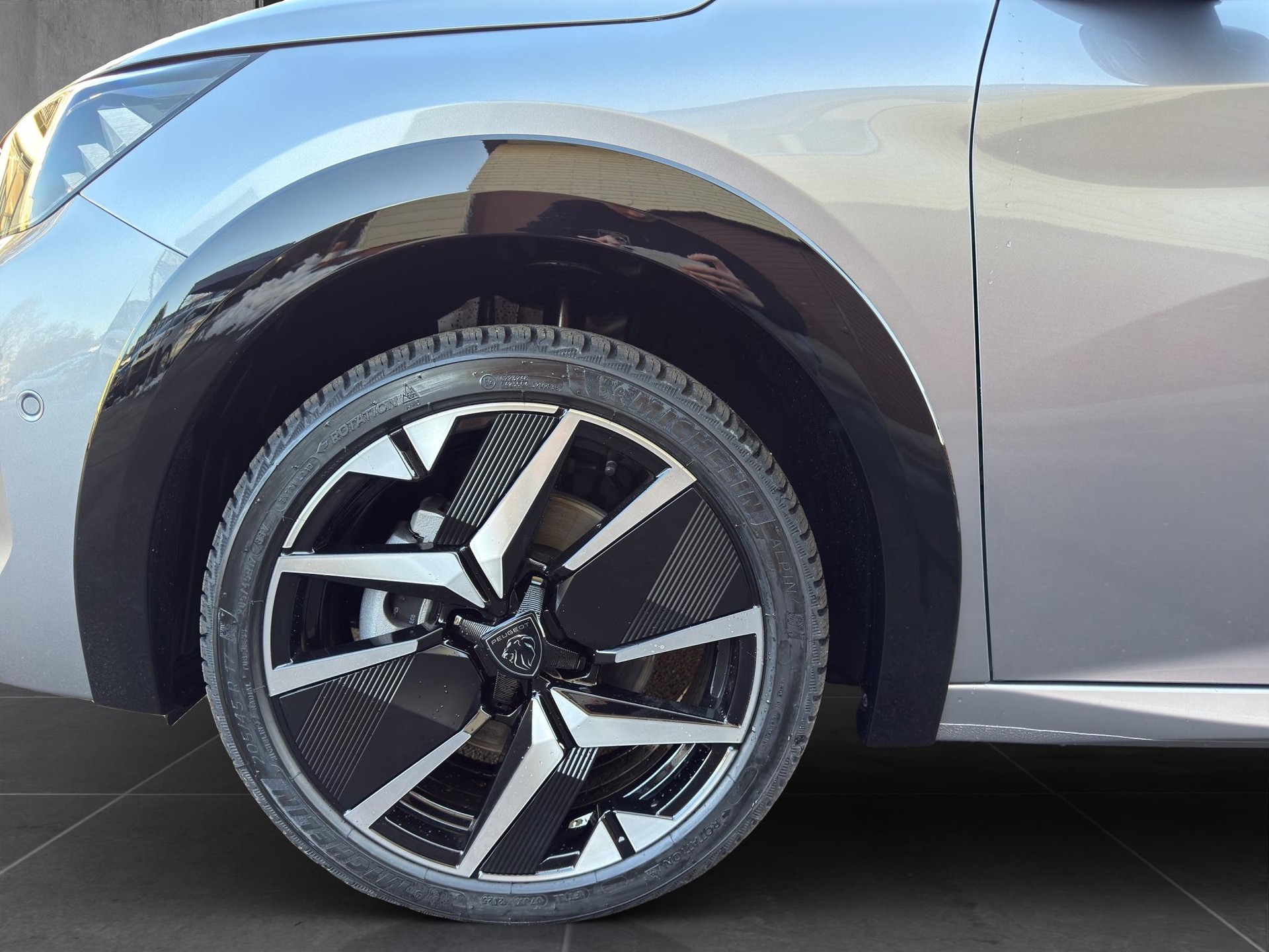 PEUGEOT 208 e-GT-image-18