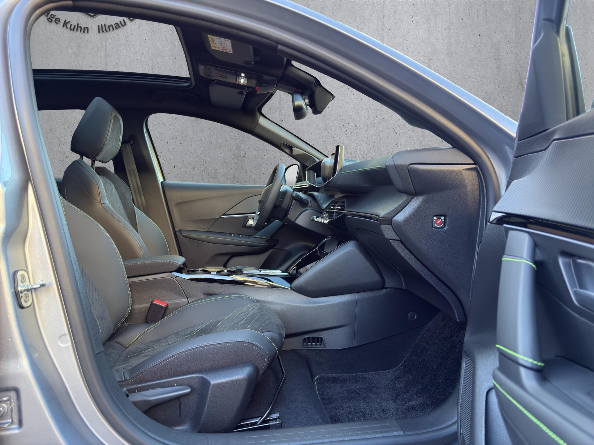 PEUGEOT 208 e-GT-image-19