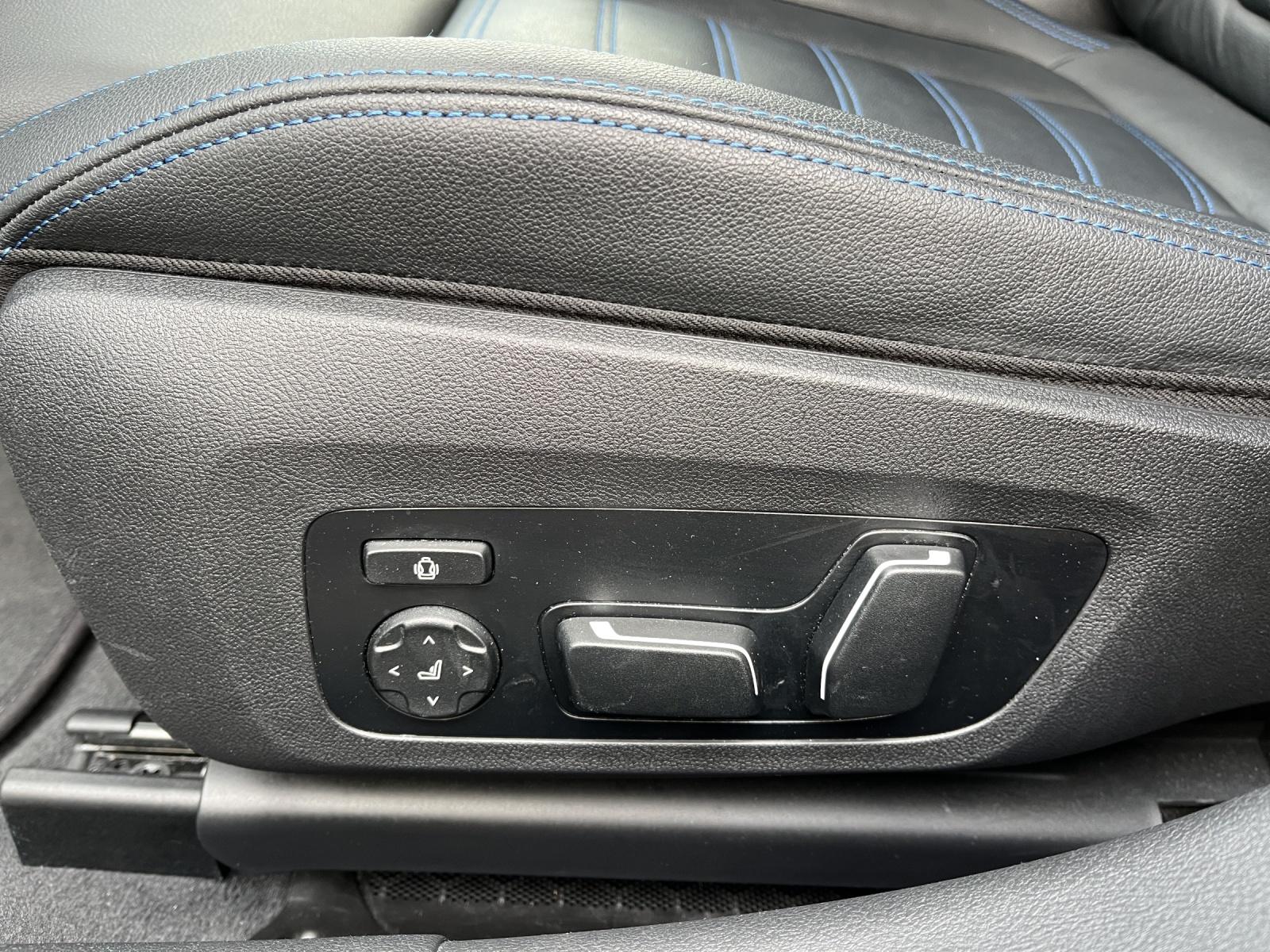 BMW 320d xDrive Touring-image-14