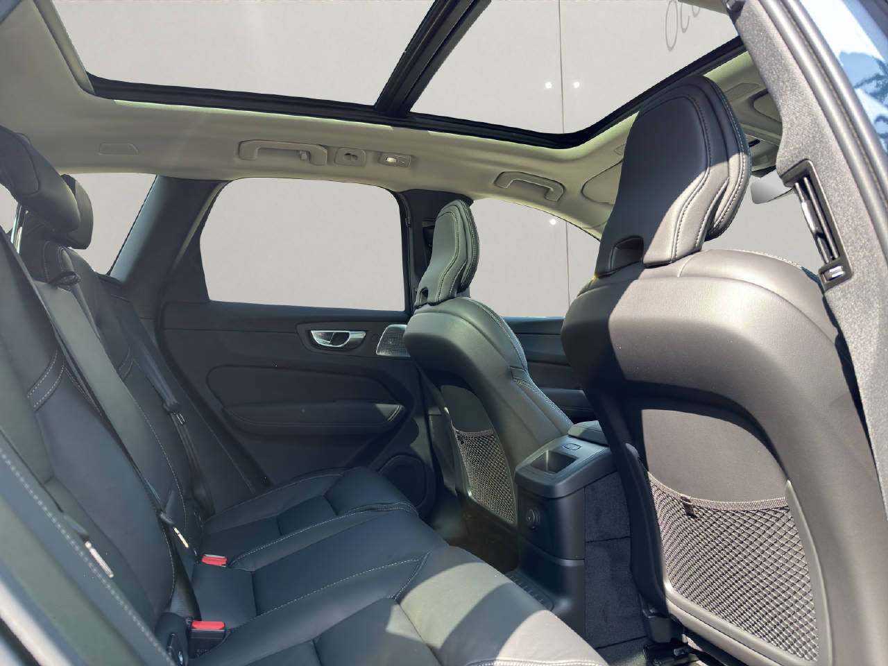 VOLVO XC60 2.0 T6 TE Ultra Dark eAWD .-image-12
