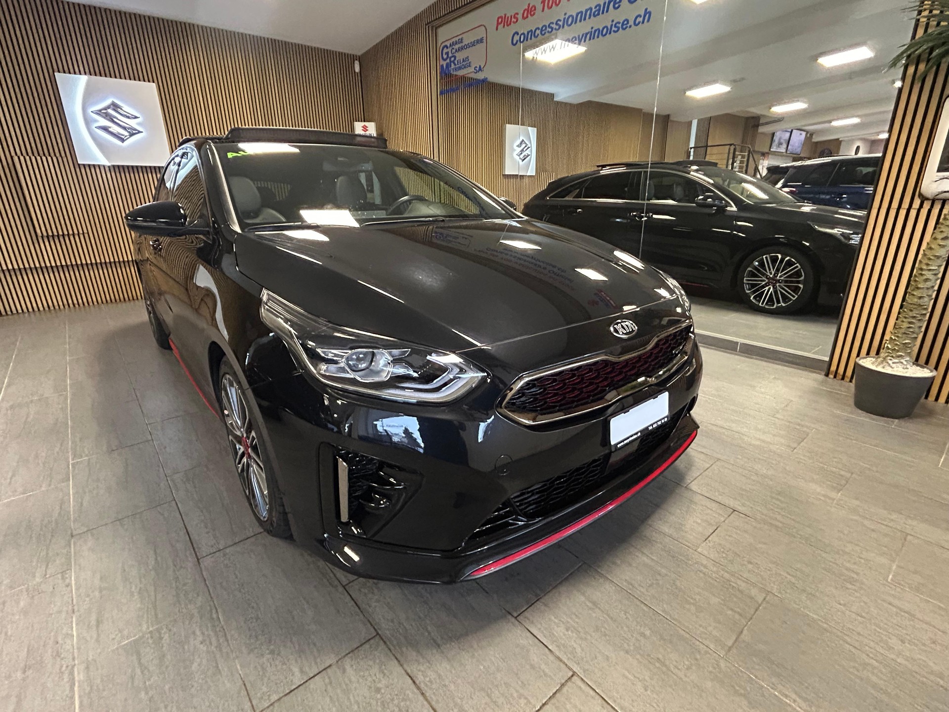 KIA ProCeed 1.6 T-GDi GT-showroom-element-3