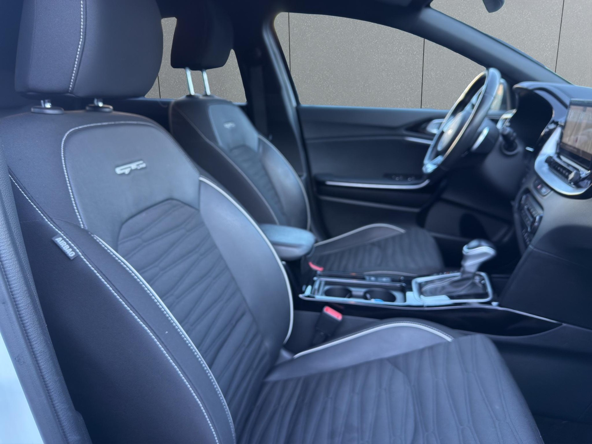 KIA XCeed 1.6 T-GDi GT-Line-image-15