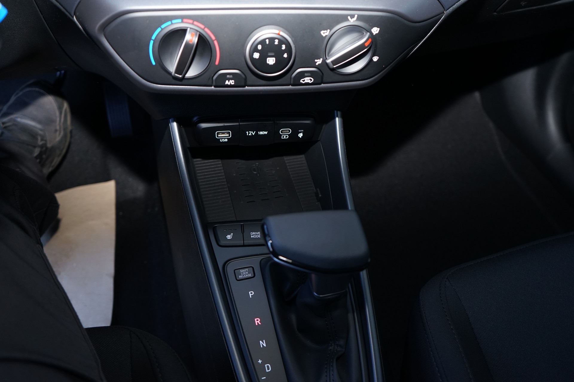 HYUNDAI i20 1.0 T-GDi Amplia DCT-image-13