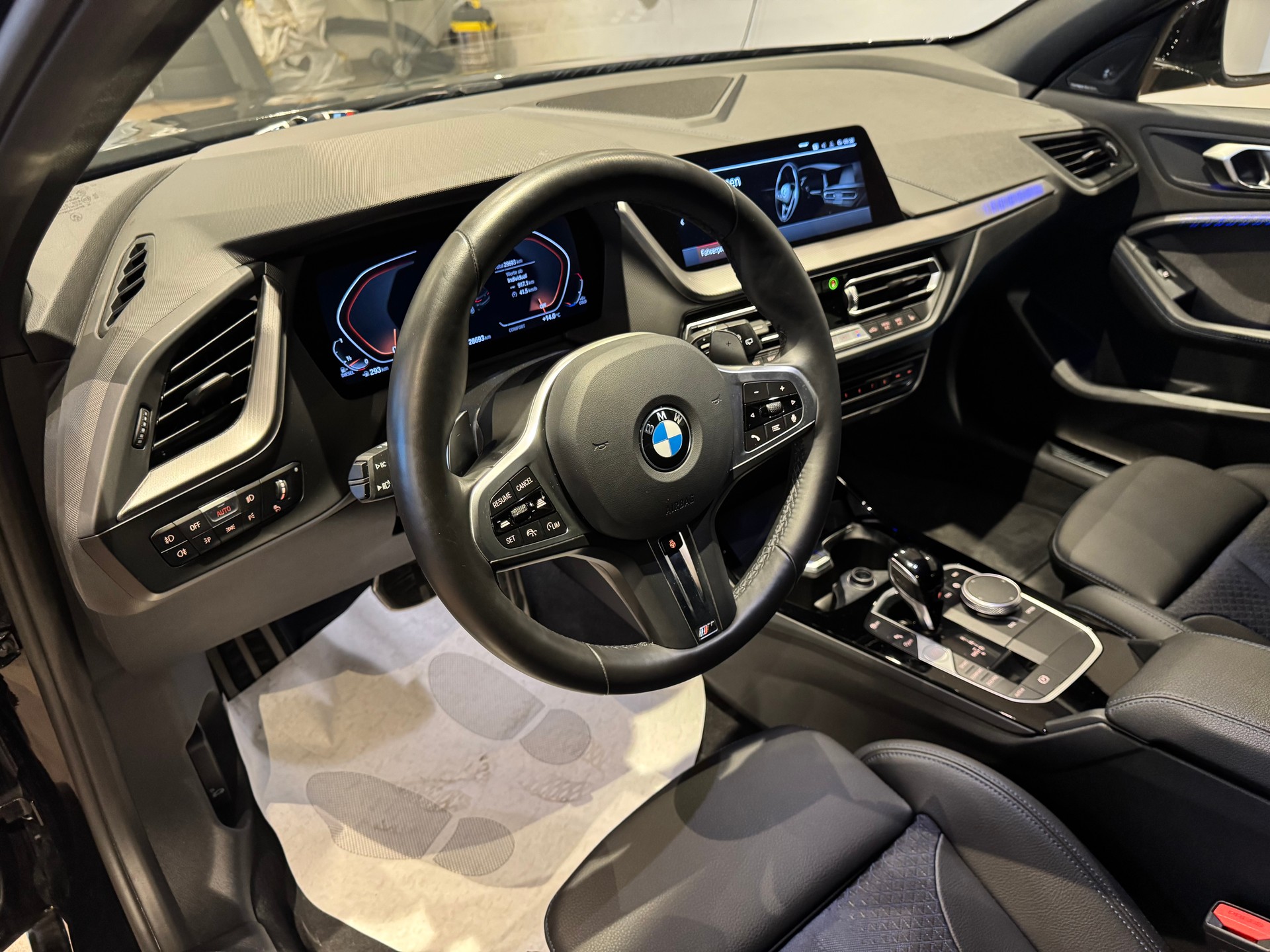 BMW 120d xDrive-image-12