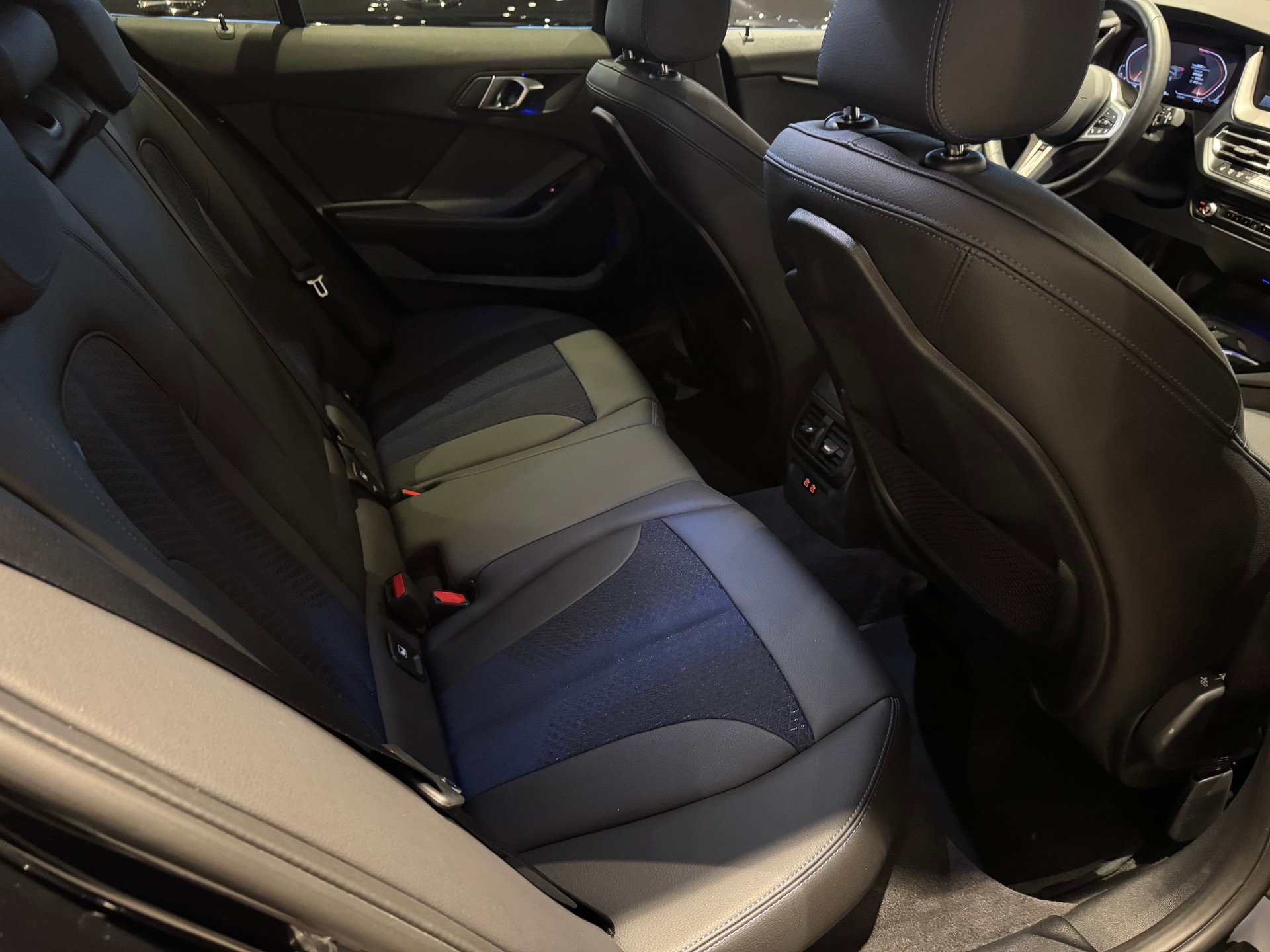 BMW 120d xDrive-image-8