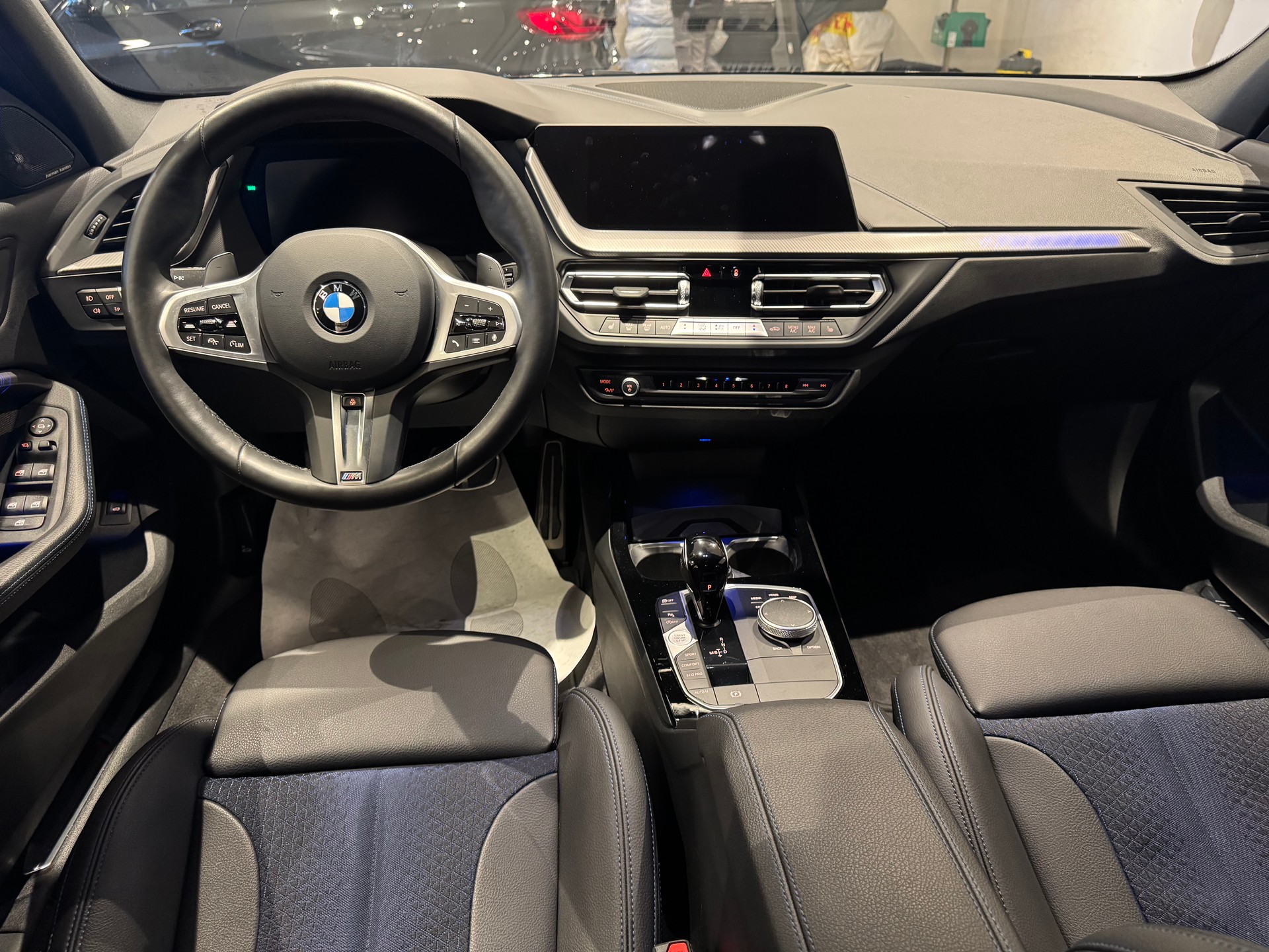 BMW 120d xDrive-image-10