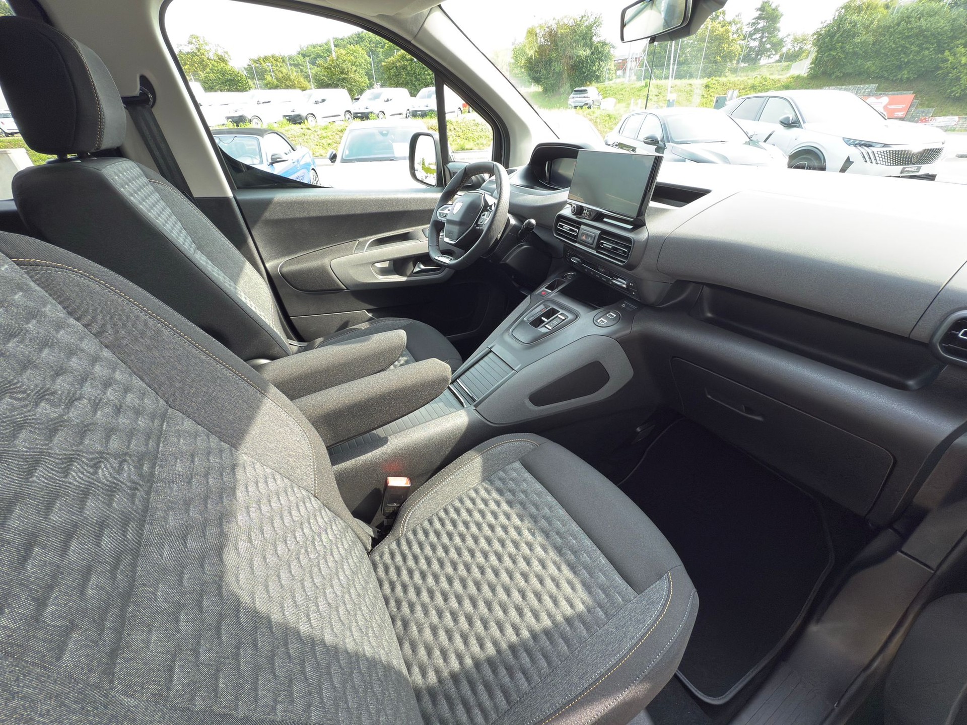 PEUGEOT Rifter Long 1.5 BlueHDi GT EAT8-image-8