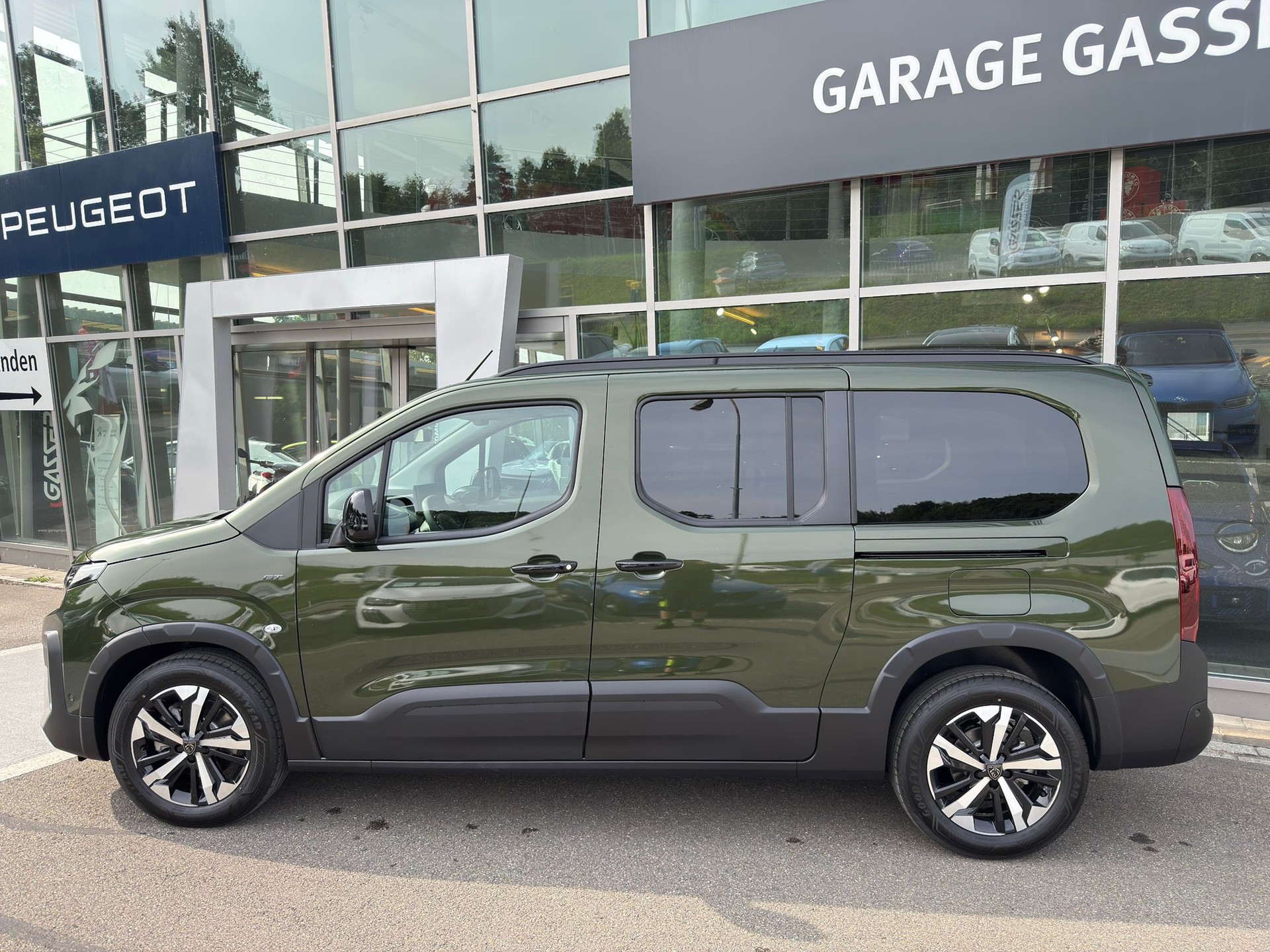 PEUGEOT Rifter Long 1.5 BlueHDi GT EAT8-image-2