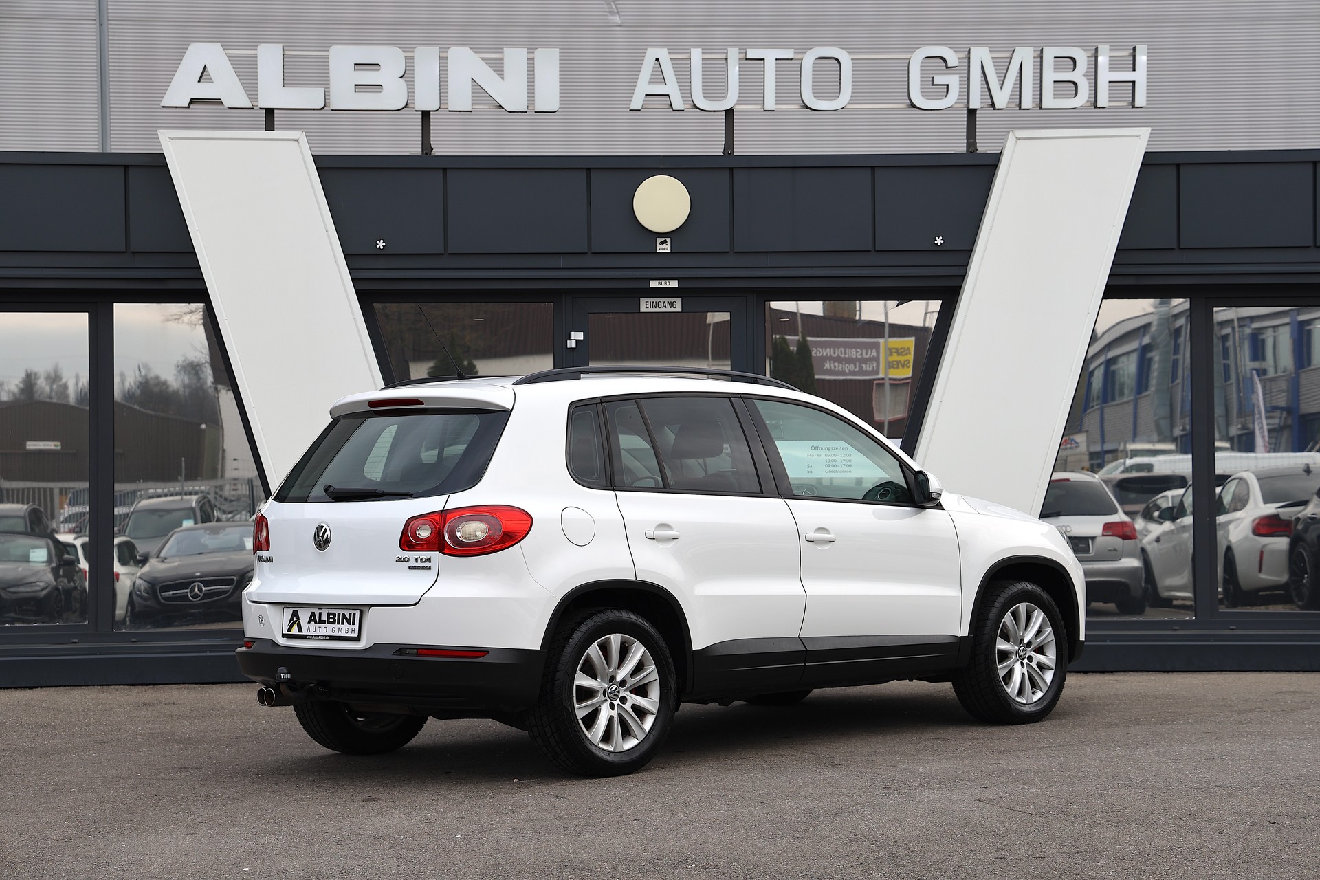 VW Tiguan 2.0 TDI BlueMotion Value 4x2-image-2