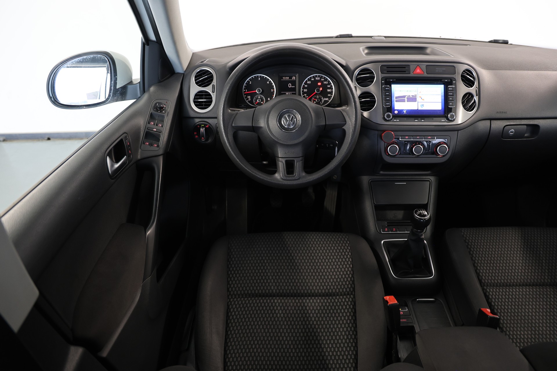 VW Tiguan 2.0 TDI BlueMotion Value 4x2-image-8