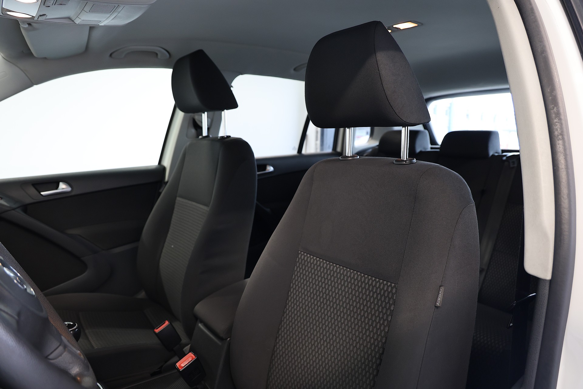 VW Tiguan 2.0 TDI BlueMotion Value 4x2-image-6