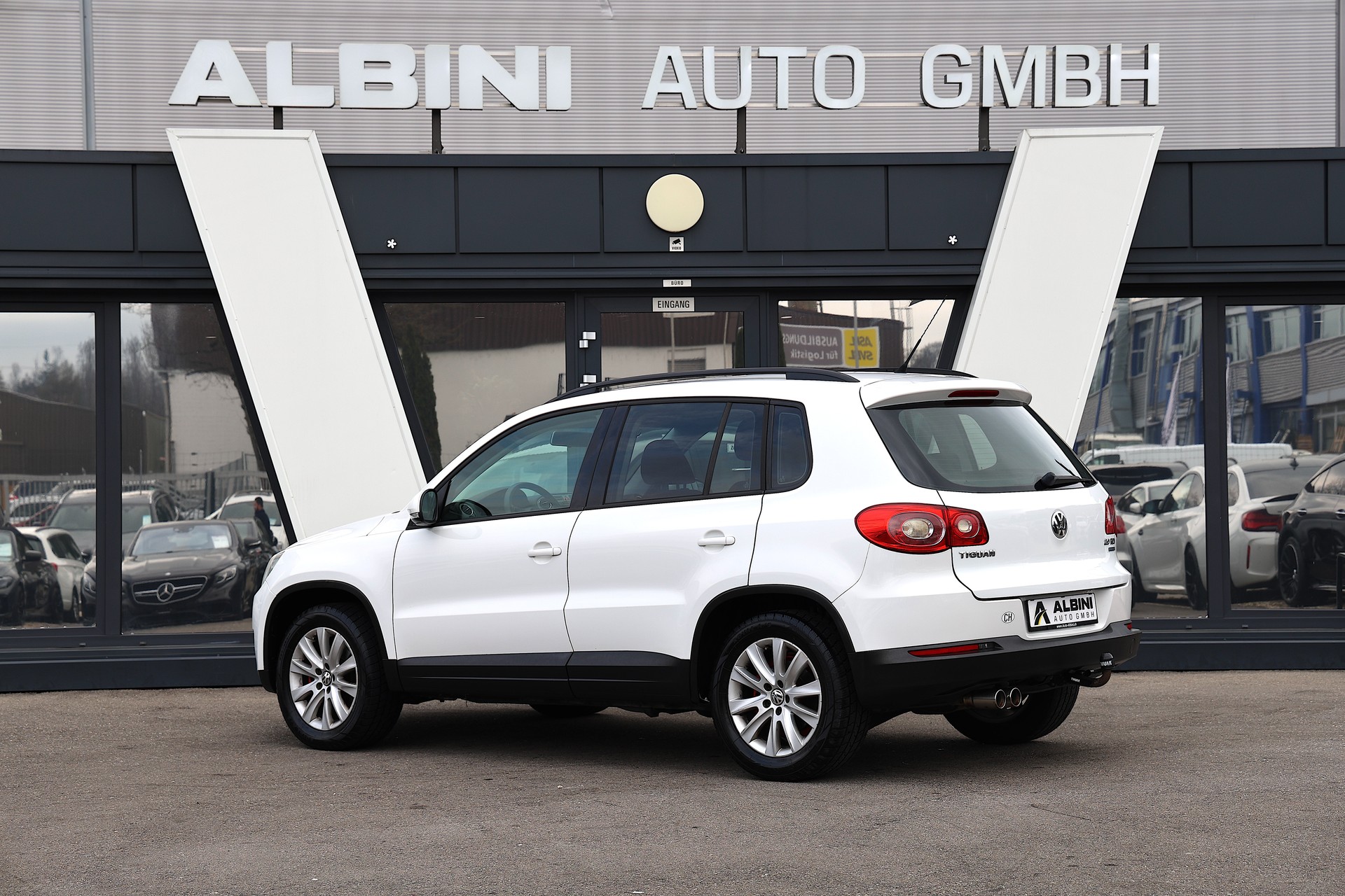 VW Tiguan 2.0 TDI BlueMotion Value 4x2-image-3