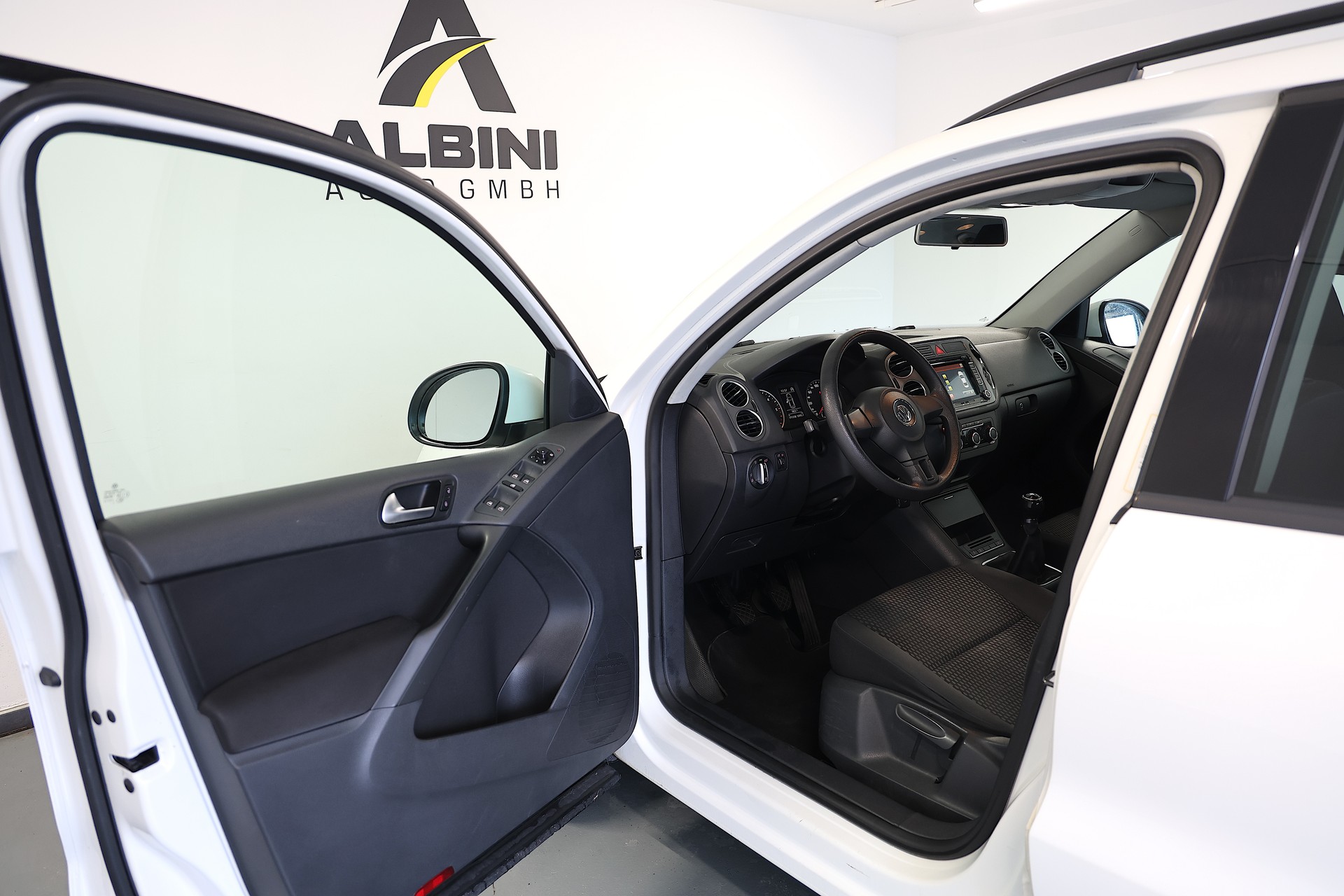 VW Tiguan 2.0 TDI BlueMotion Value 4x2-image-4