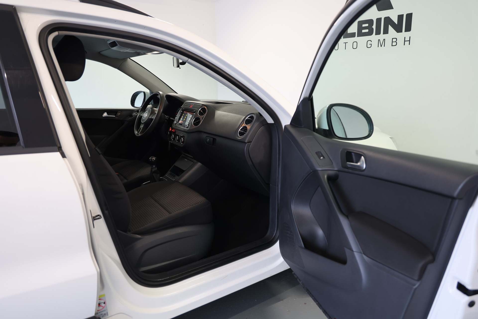 VW Tiguan 2.0 TDI BlueMotion Value 4x2-image-10