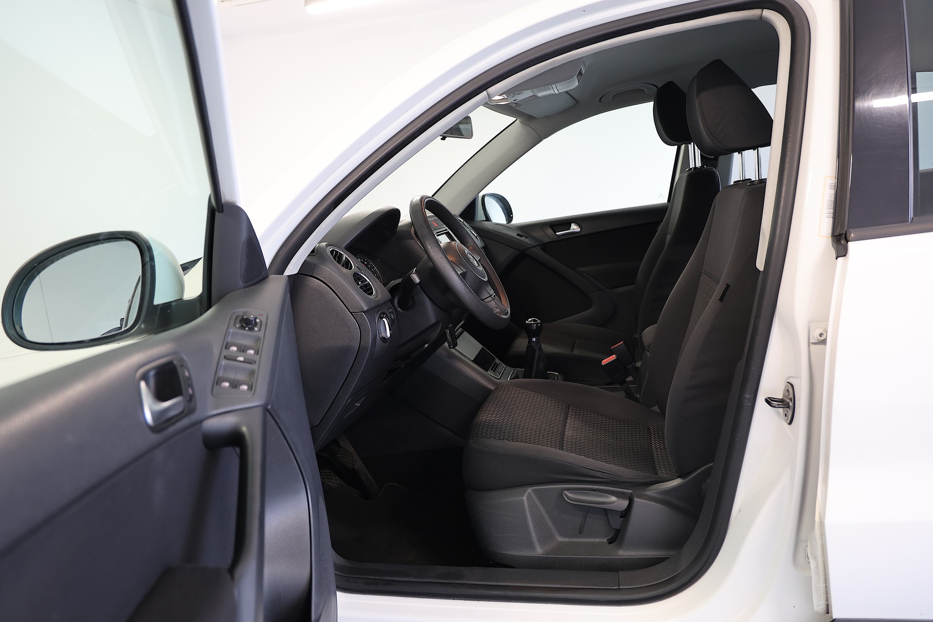 VW Tiguan 2.0 TDI BlueMotion Value 4x2-image-5