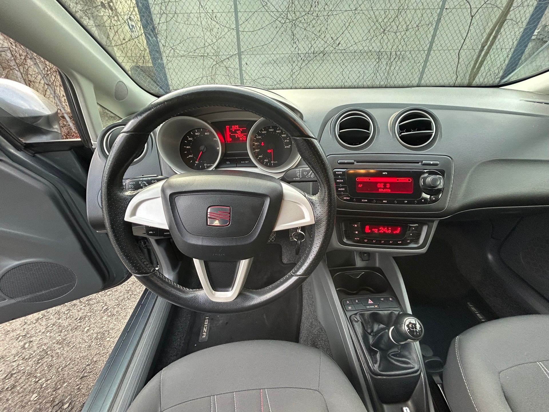 SEAT Ibiza 1.2 TSI Sport-image-8