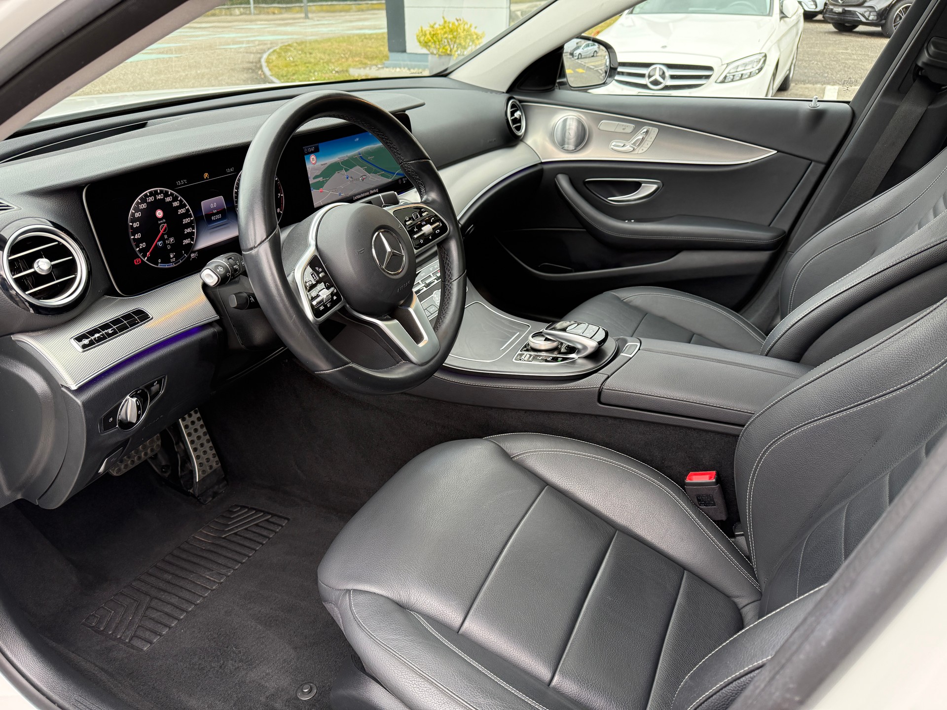 MERCEDES-BENZ E 200 Avantgarde 4 Matic-image-3