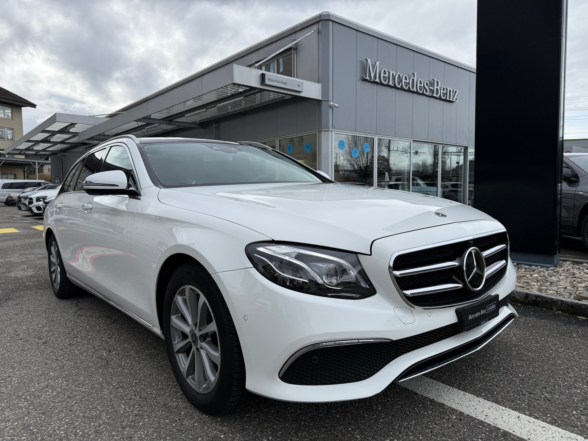 MERCEDES-BENZ E 200 Avantgarde 4 Matic-image-0