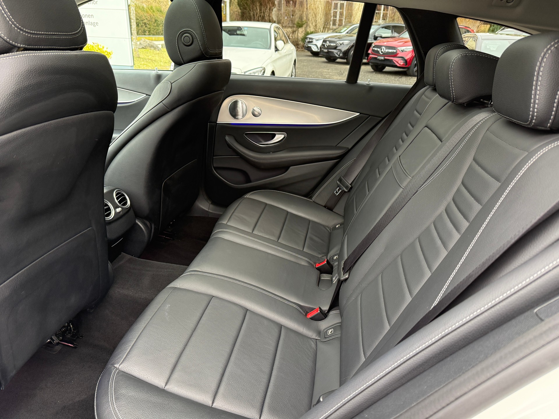 MERCEDES-BENZ E 200 Avantgarde 4 Matic-image-5