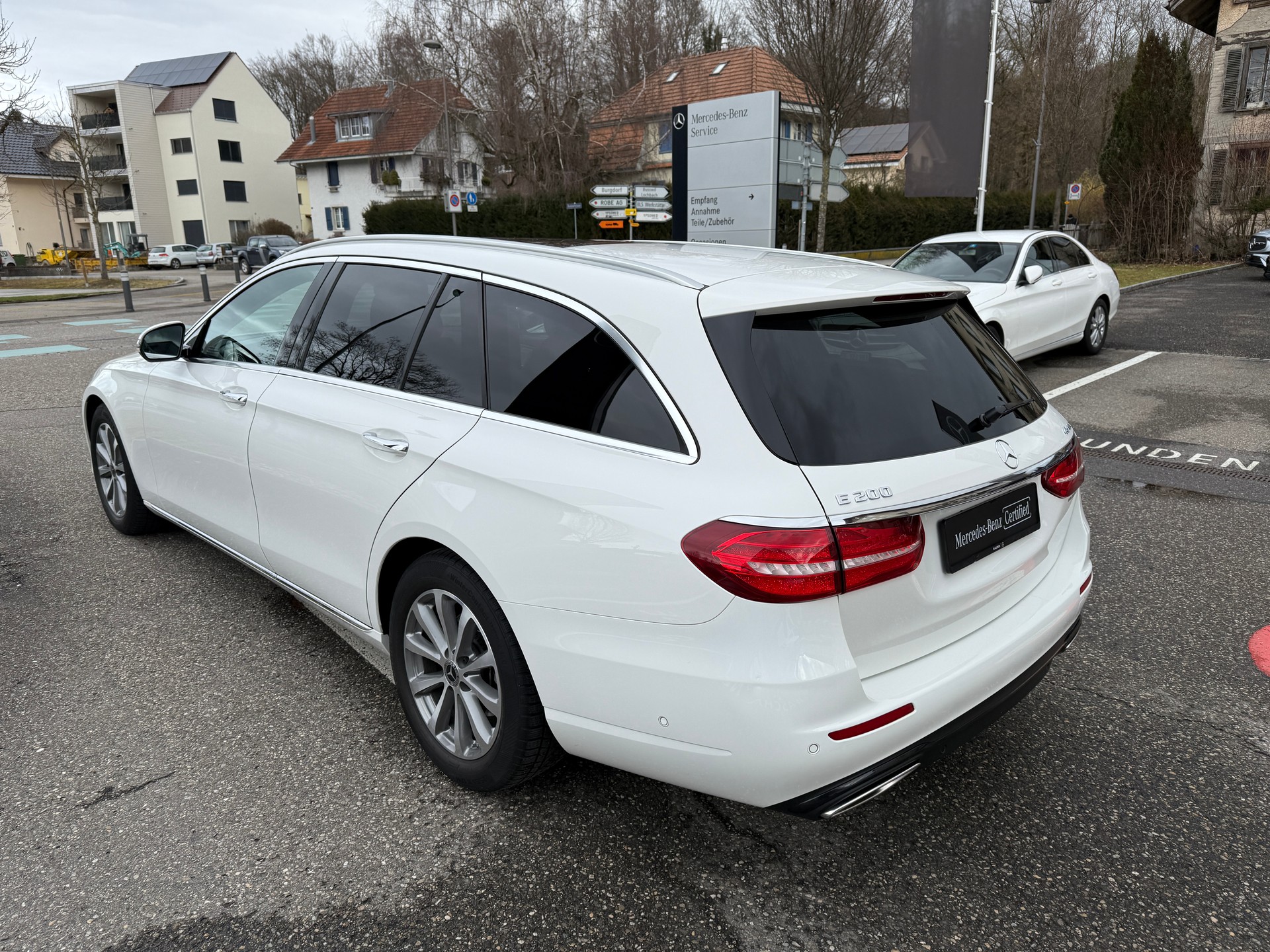 MERCEDES-BENZ E 200 Avantgarde 4 Matic-image-6