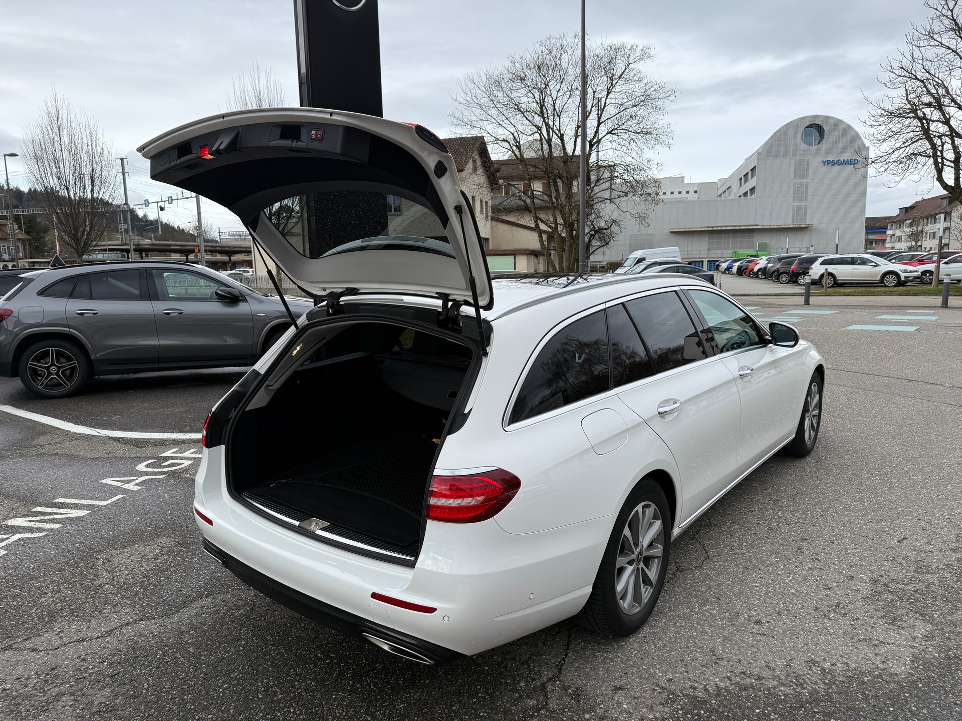 MERCEDES-BENZ E 200 Avantgarde 4 Matic-image-7