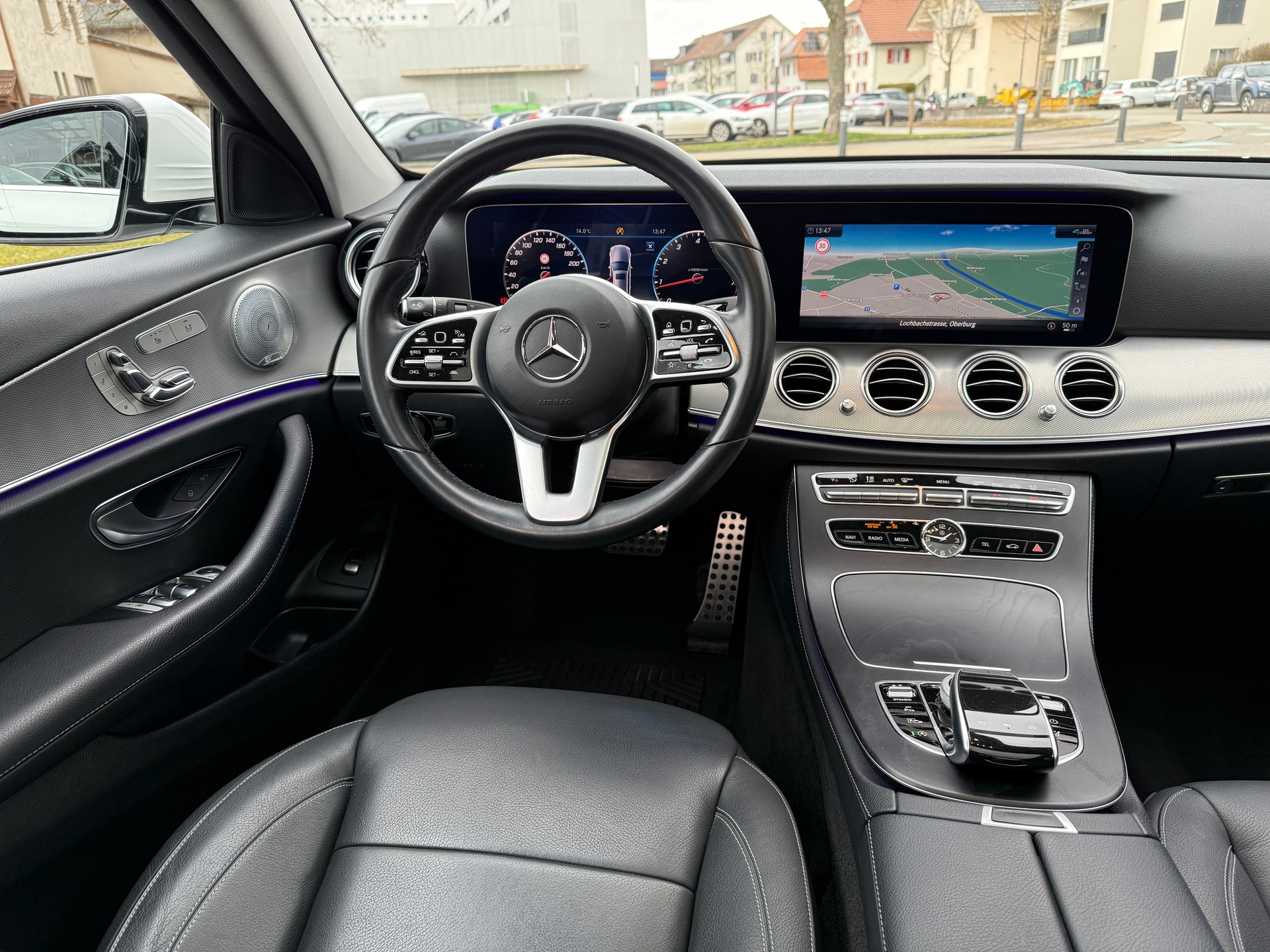 MERCEDES-BENZ E 200 Avantgarde 4 Matic-image-4