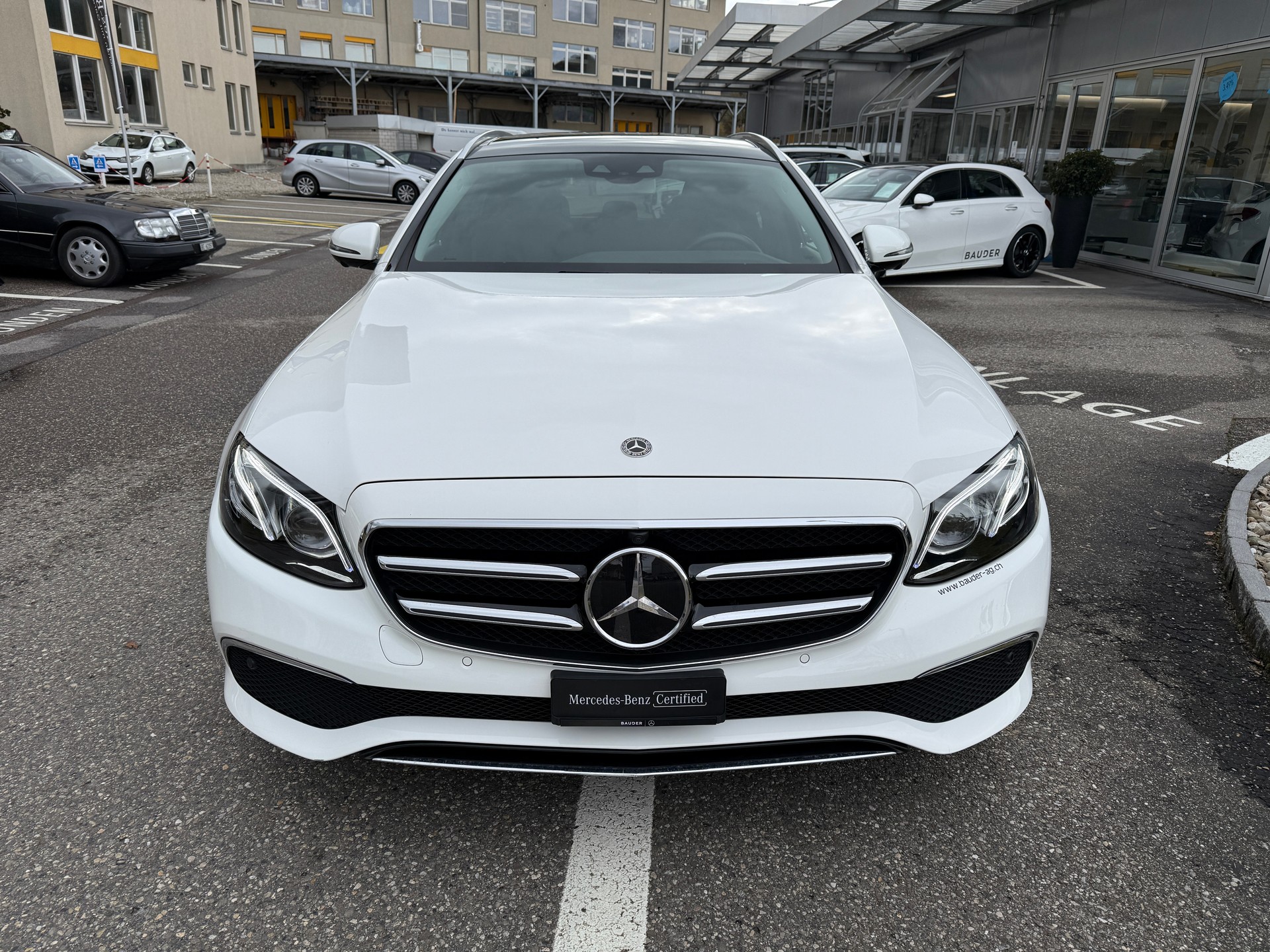 MERCEDES-BENZ E 200 Avantgarde 4 Matic-image-1