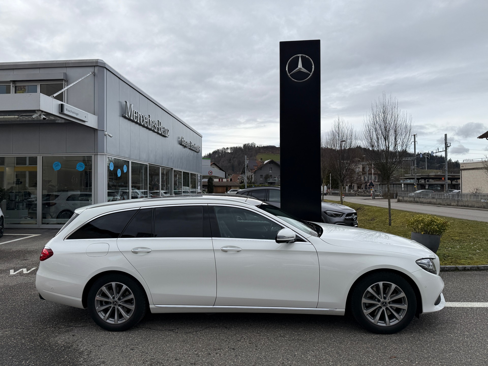 MERCEDES-BENZ E 200 Avantgarde 4 Matic-image-9