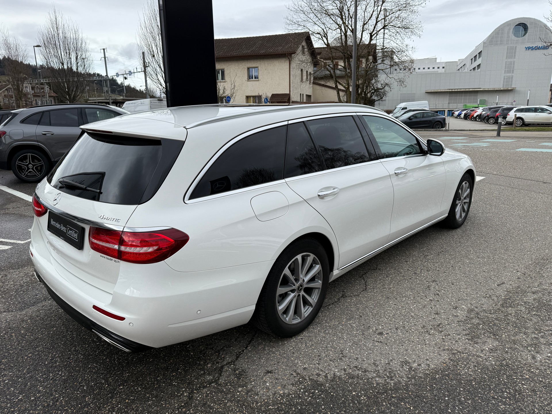 MERCEDES-BENZ E 200 Avantgarde 4 Matic-image-8