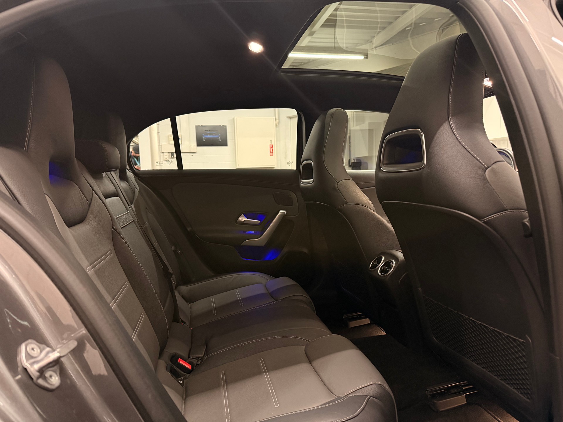 MERCEDES-BENZ A 250 AMG Line 7G-DCT-image-9